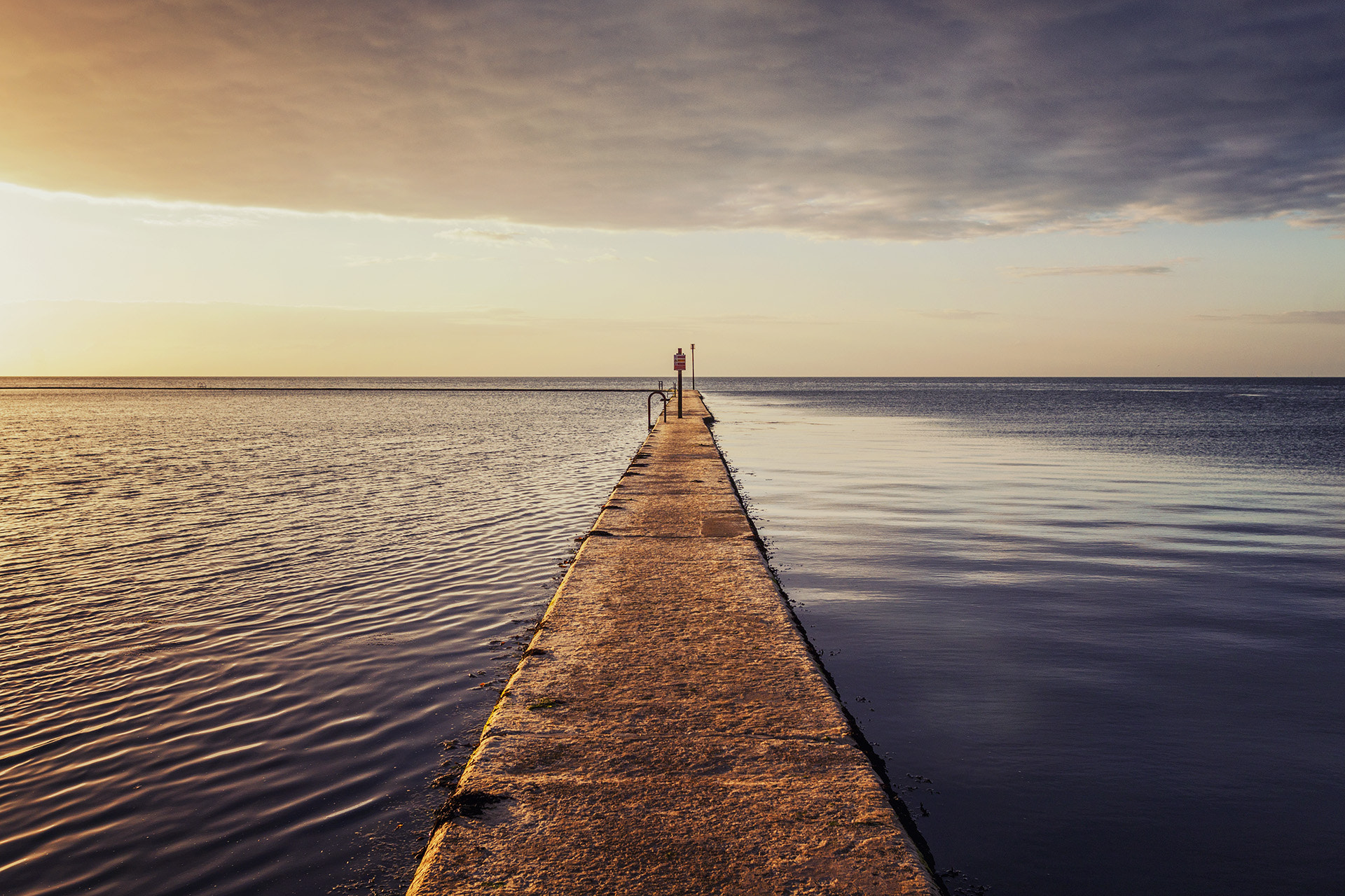 Canon EOS 500D (EOS Rebel T1i / EOS Kiss X3) + Sigma 20mm EX f/1.8 sample photo. Walpole bay sunset symmetry photography