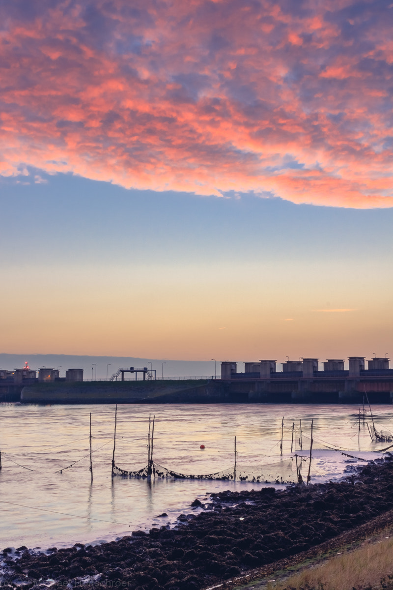 Canon EOS 600D (Rebel EOS T3i / EOS Kiss X5) + Canon EF 400mm f/2.8L sample photo. Morning sky over fishing nets and closure dike photography