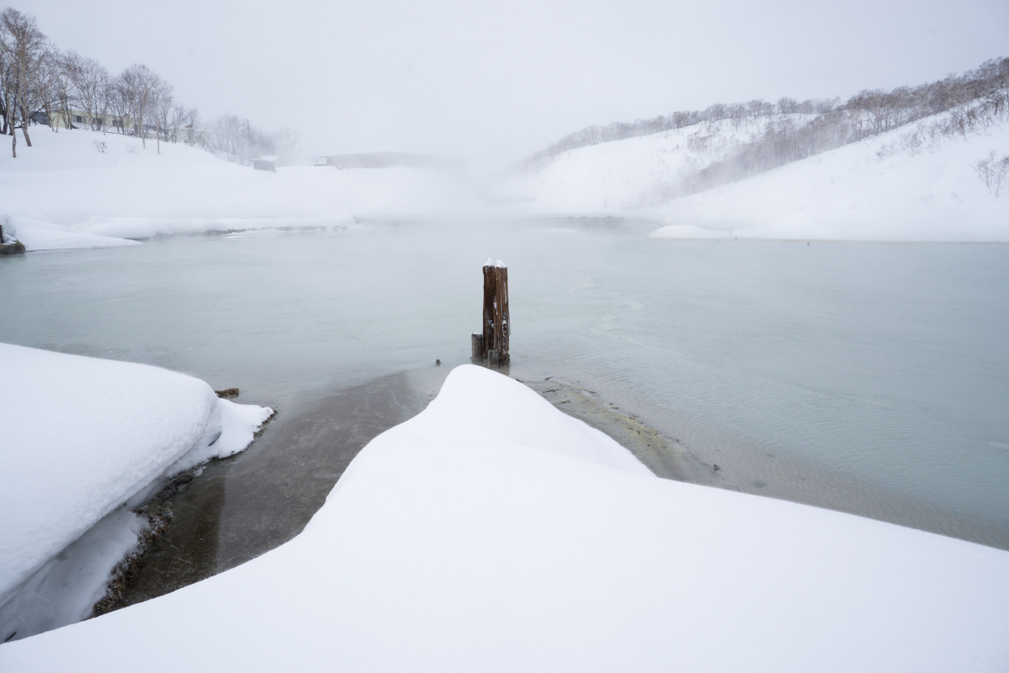 Sony a6000 + Sony E 16mm F2.8 sample photo. Natural onsen in hirafu photography