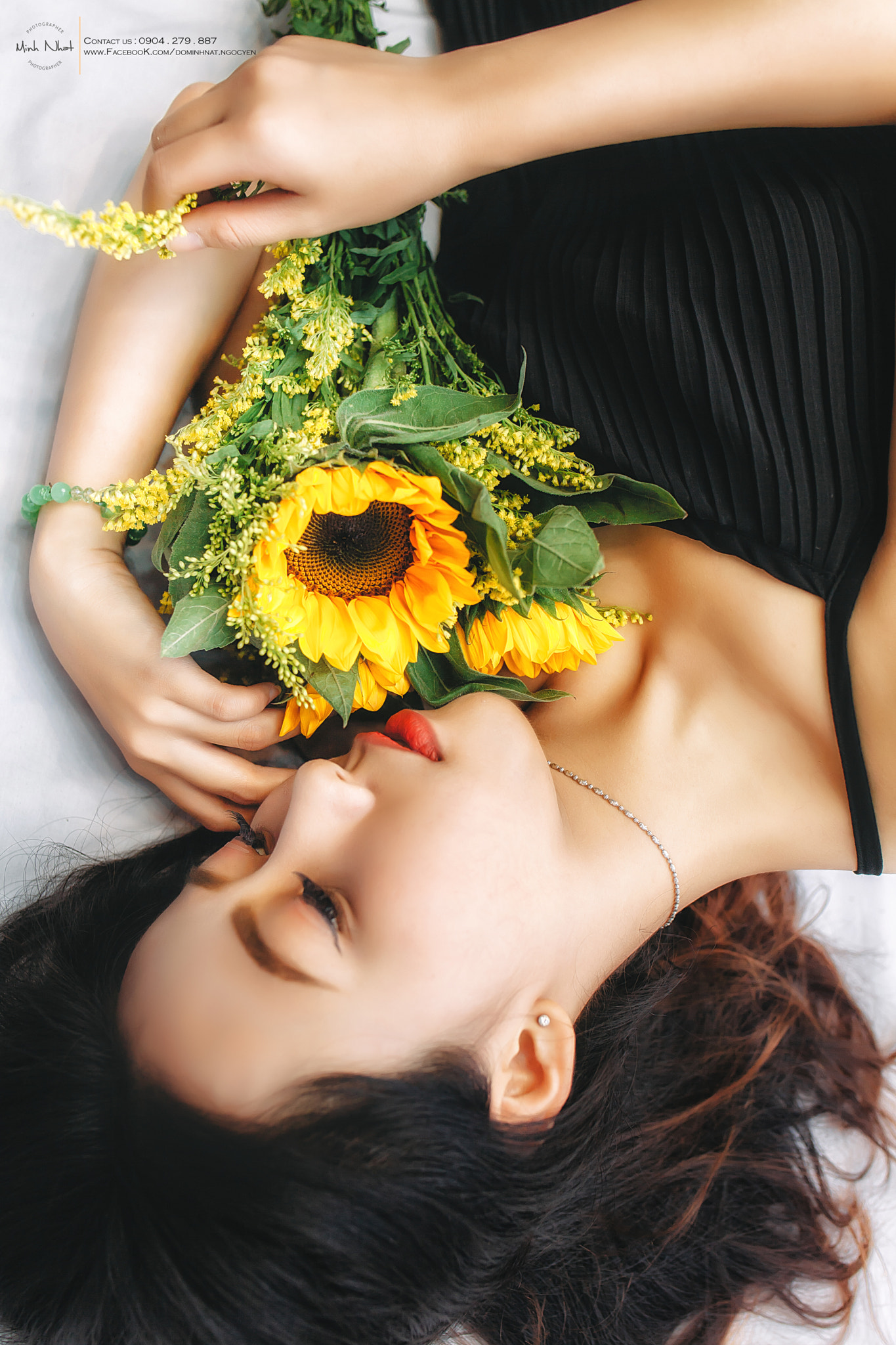 Canon EOS 5D Mark II + Tamron SP 35mm F1.8 Di VC USD sample photo. She & sunflower photography