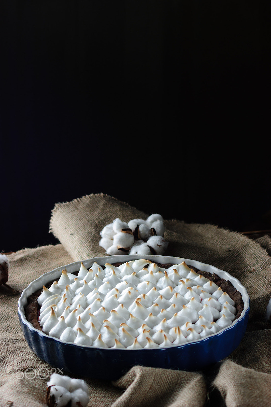 Sony Alpha DSLR-A290 + Minolta AF 70-210mm F4 Macro sample photo. Chocolate pie with raspberry and meringue photography