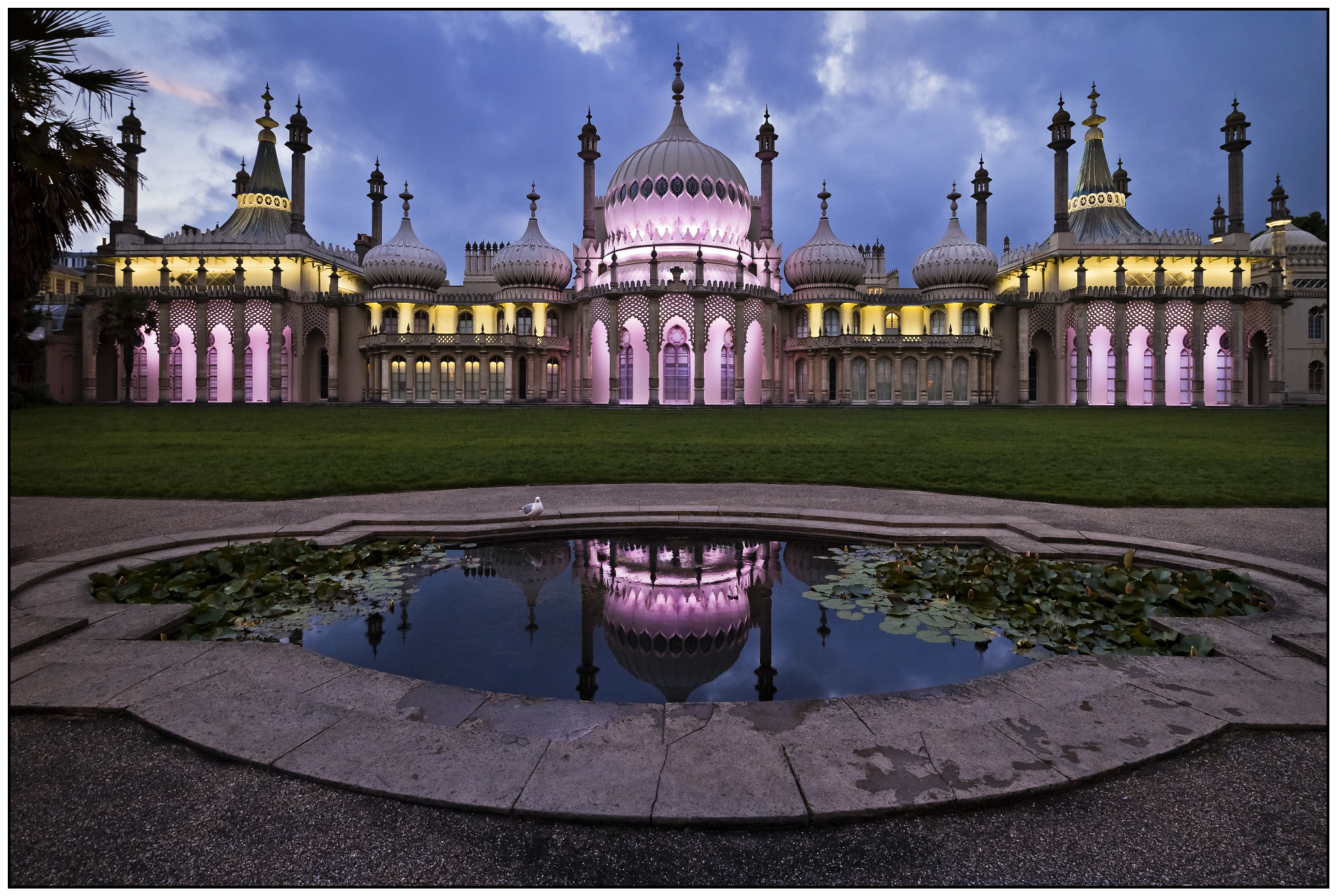 Canon EOS M + Canon EF-M 11-22mm F4-5.6 IS STM sample photo. The royal pavilion, brighton. photography