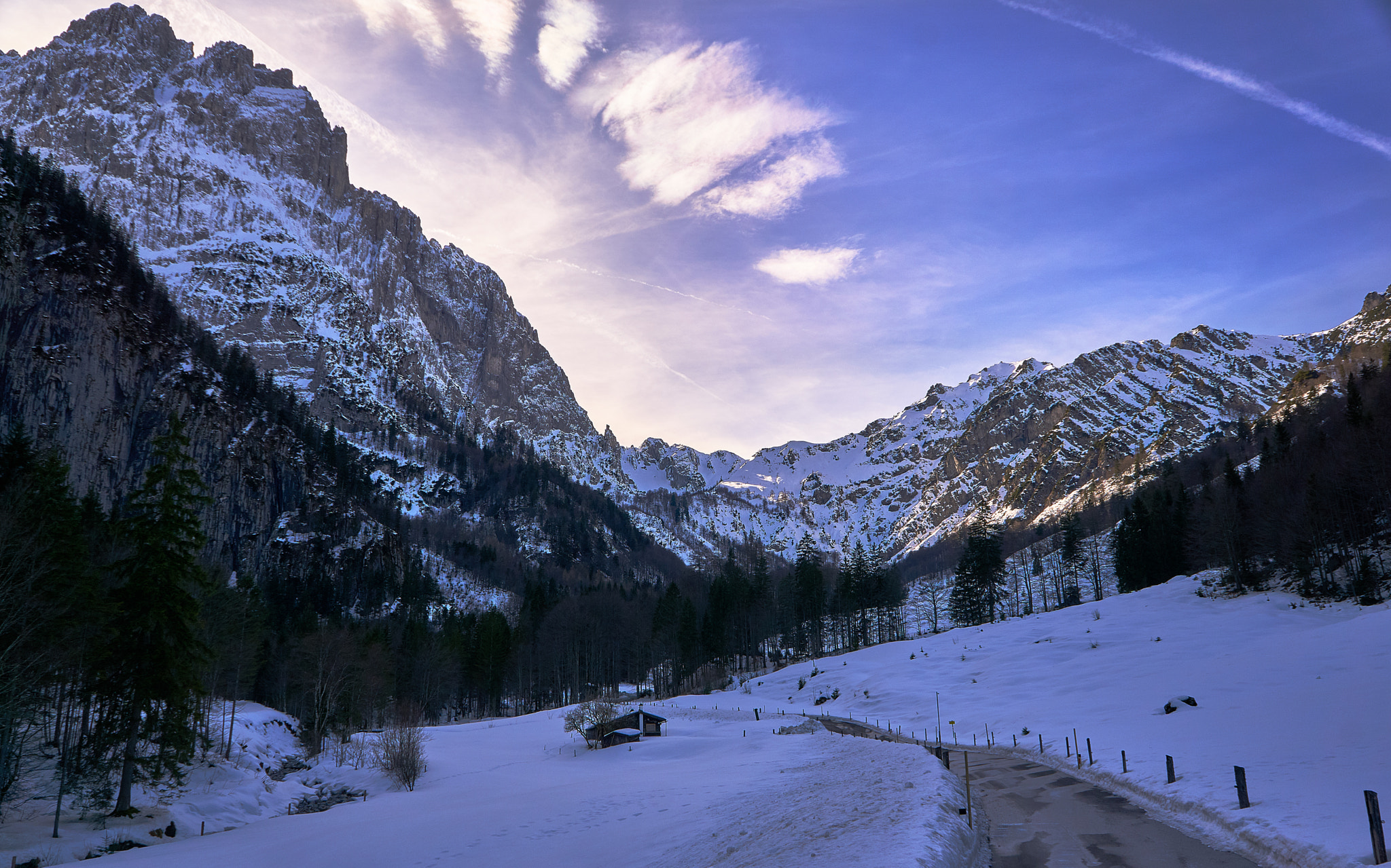 Sony E 18-55mm F3.5-5.6 OSS sample photo. A cabin for those who don't like the sun photography