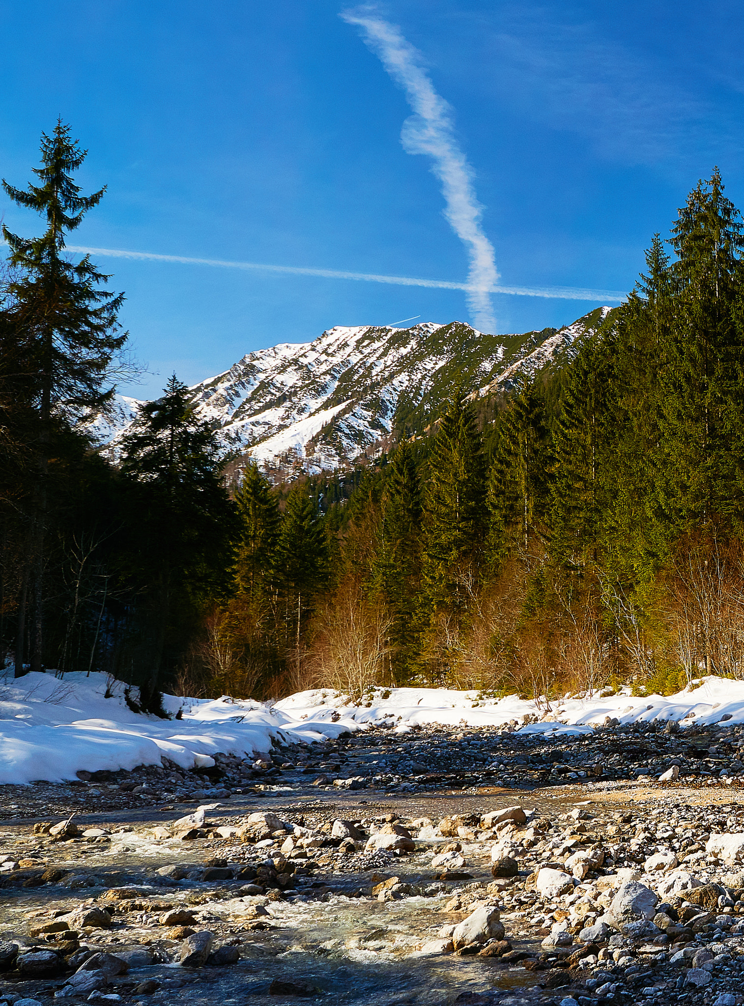 Sony a6000 + Sony E 18-55mm F3.5-5.6 OSS sample photo. Retreating snow photography