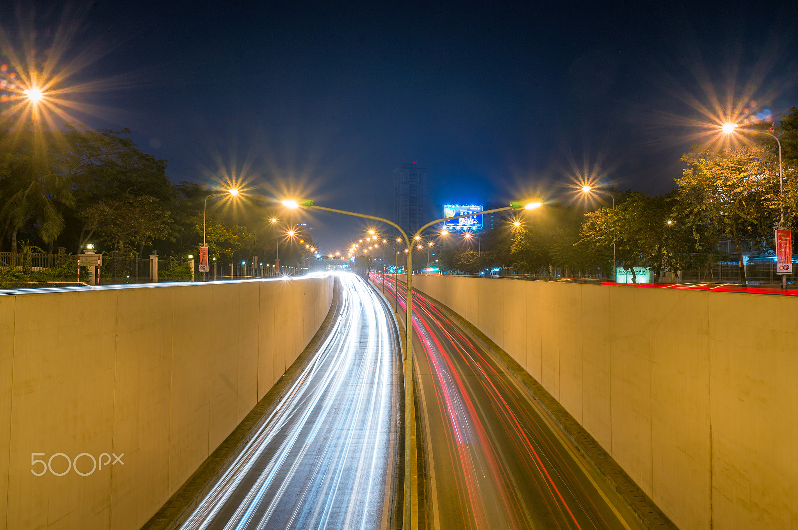 Sony Alpha NEX-6 + Sony E 10-18mm F4 OSS sample photo. Light stream at kim lien tunnel photography