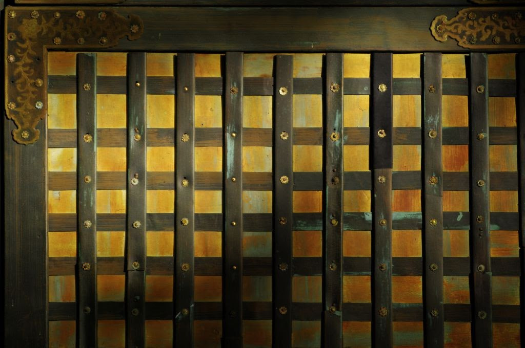 Pentax K-7 sample photo. Lattice door photography