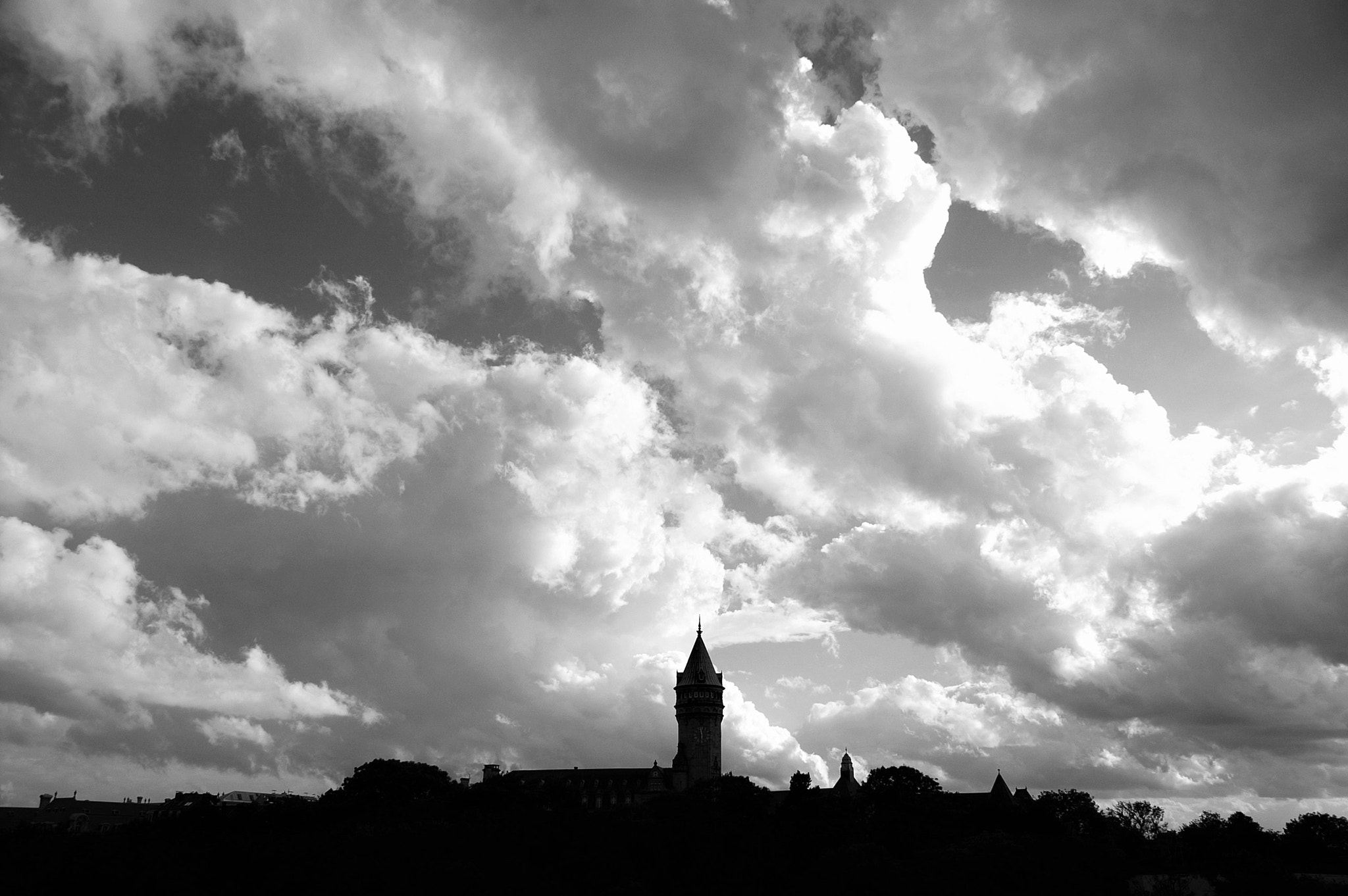 KONICA MINOLTA DYNAX 5D + Sigma 18-200mm F3.5-6.3 DC sample photo. Luxemburg city photography