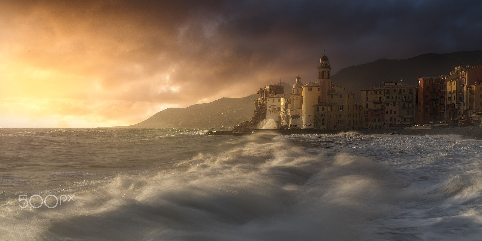 Sony a6300 + Sony Vario-Tessar T* E 16-70mm F4 ZA OSS sample photo. Camogli sunset photography