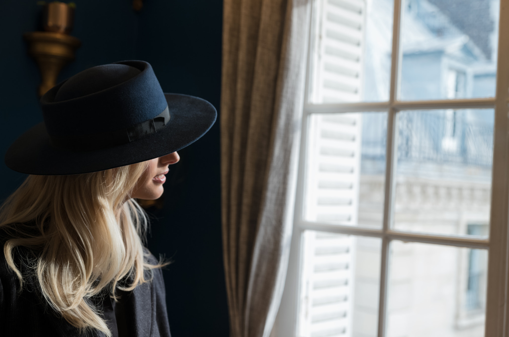 Vario-Elmar 30-90 sample photo. Blue hat photography