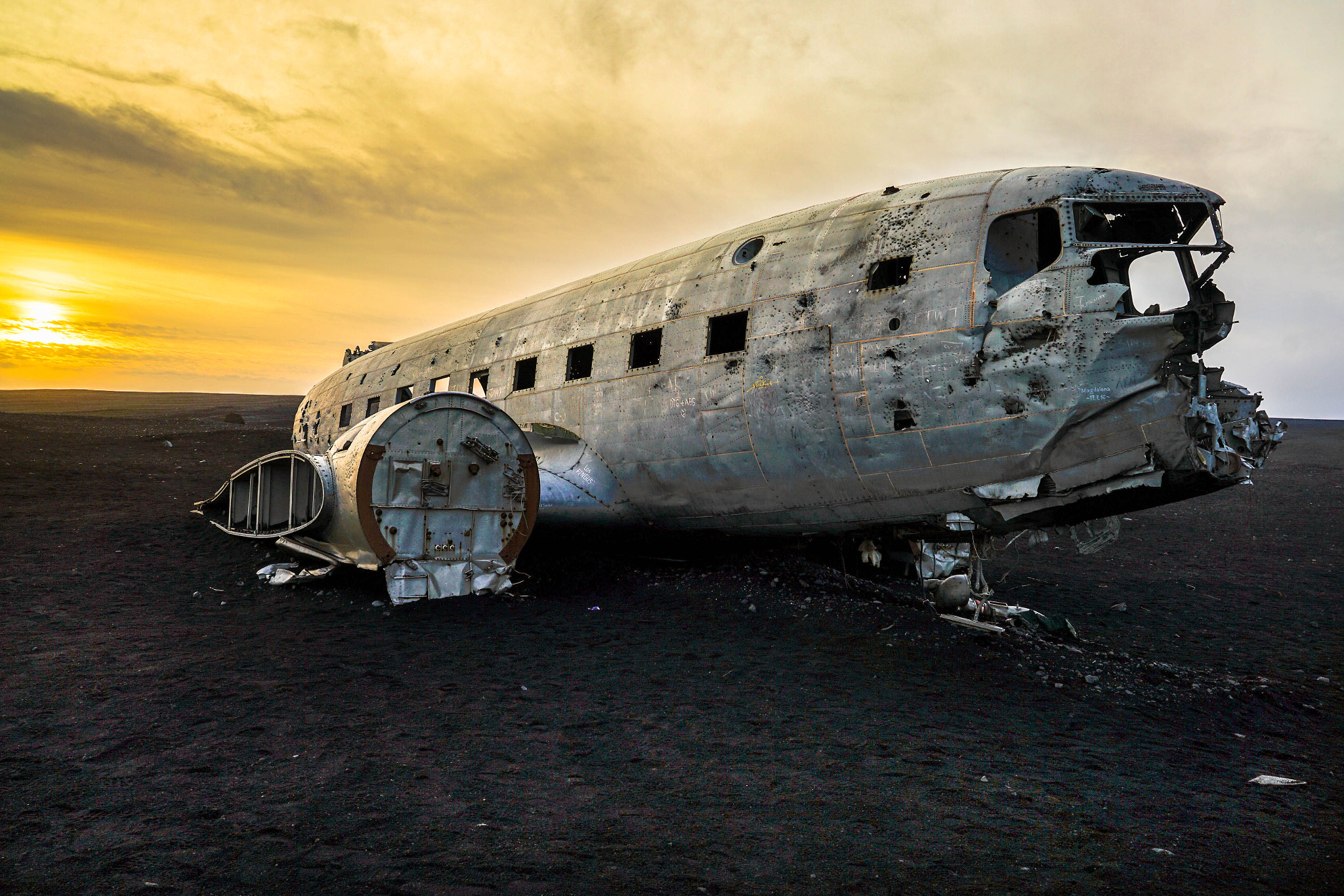 ZEISS Batis 18mm F2.8 sample photo. The abandoned wreckage. photography