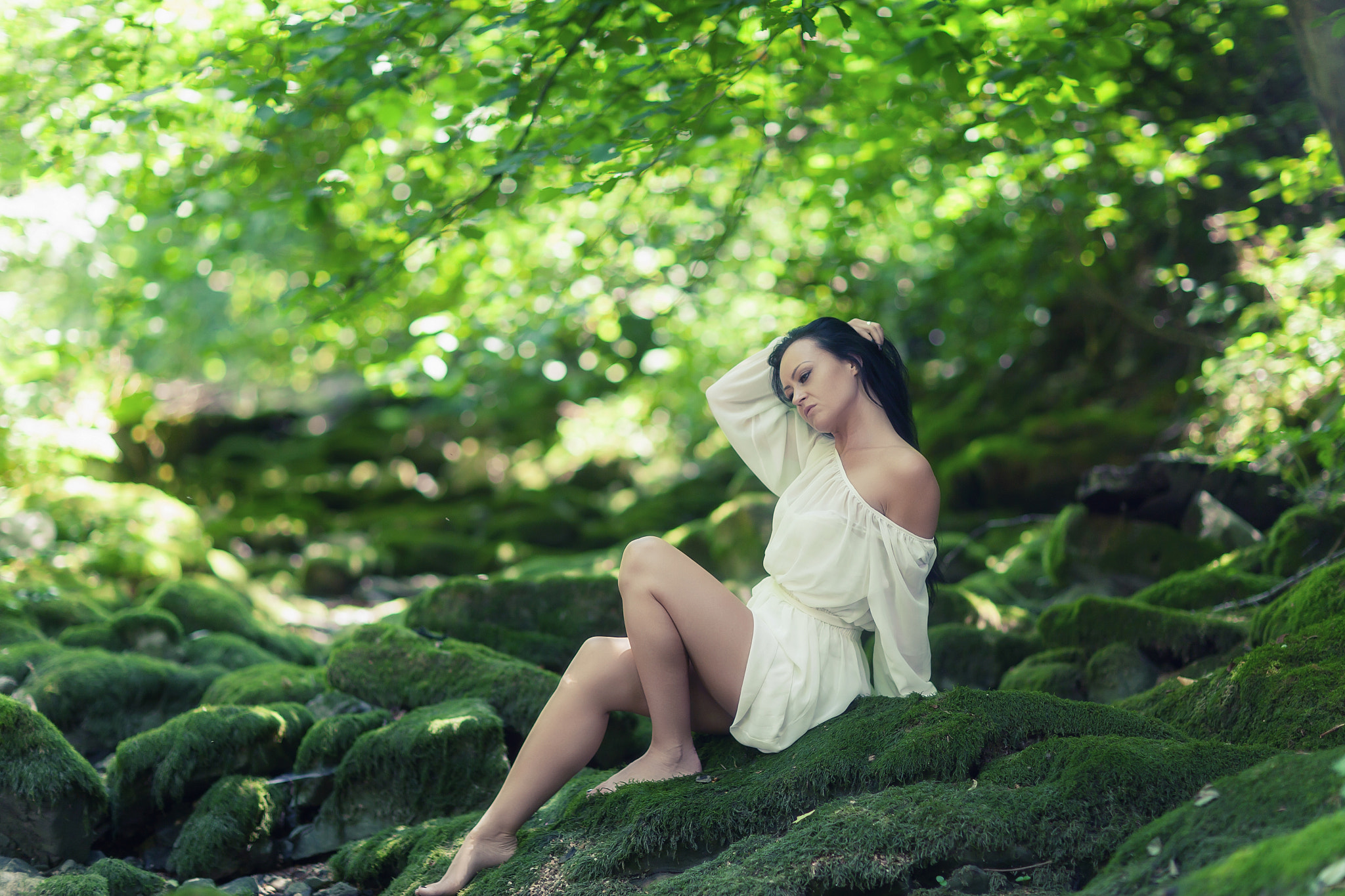 Canon EF 85mm F1.2L II USM sample photo. Young pretty attractive girl posing in nature, white dress, portrait photography