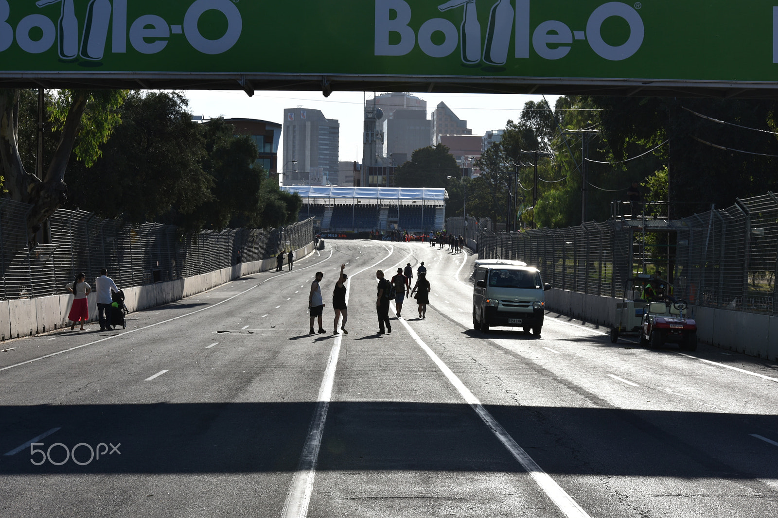 Nikon D3400 sample photo. Family at the end of clipsal photography