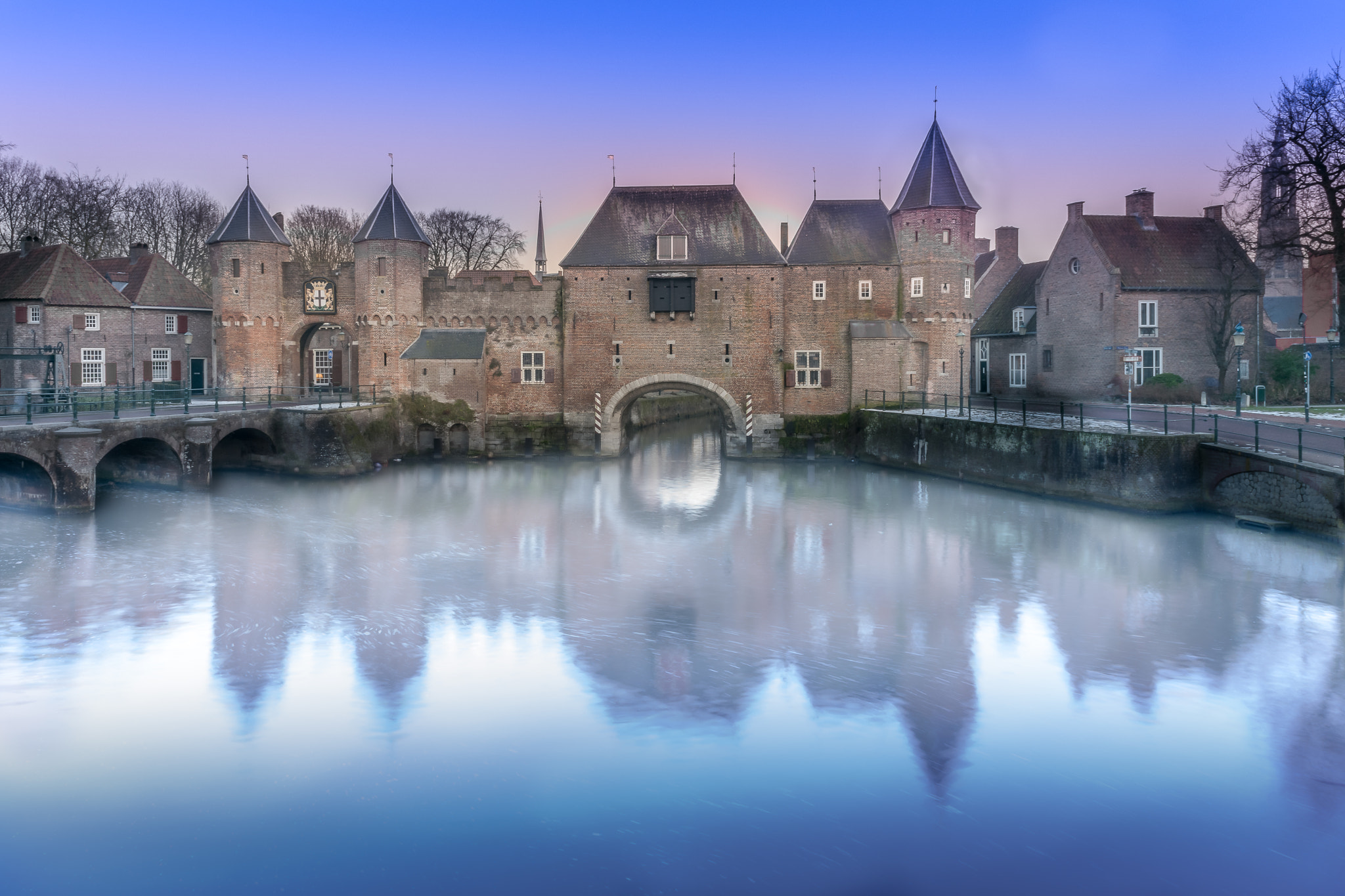 Nikon 1 J5 sample photo. Medieval gate koppelpoort photography