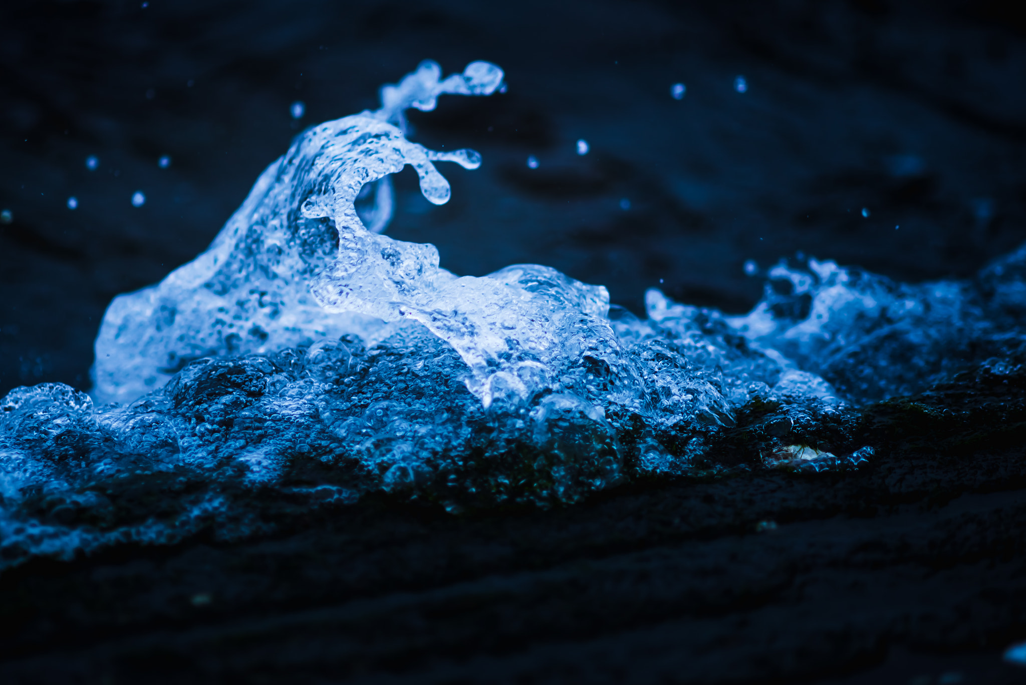 AF DC-Nikkor 135mm f/2D sample photo. Wave photography