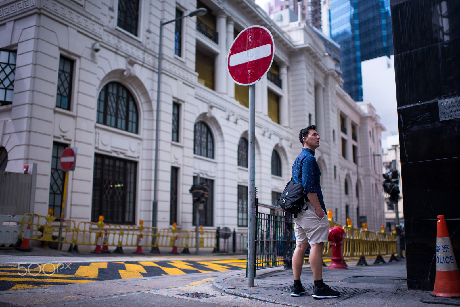 Nikon D800 + Nikon AF-S Nikkor 35mm F1.4G sample photo. Look back photography
