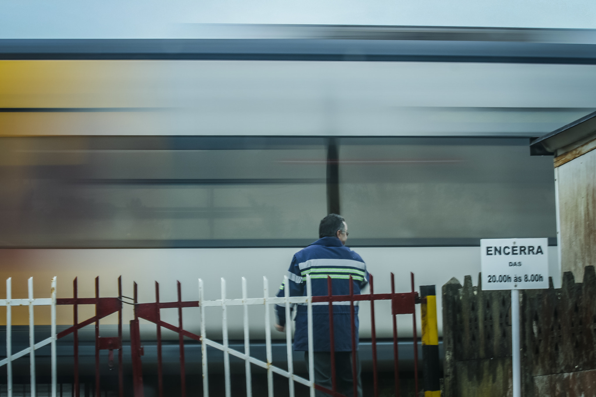 Canon EF 70-300mm F4-5.6 IS USM sample photo. Railway crossing photography