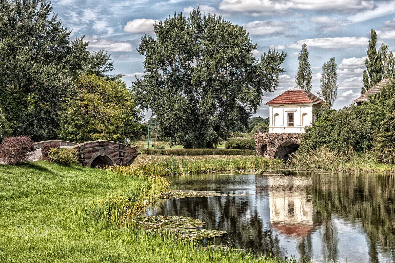 Canon EOS 50D + Sigma 17-70mm F2.8-4 DC Macro OS HSM sample photo. Der südseepavillon in wörlitz photography