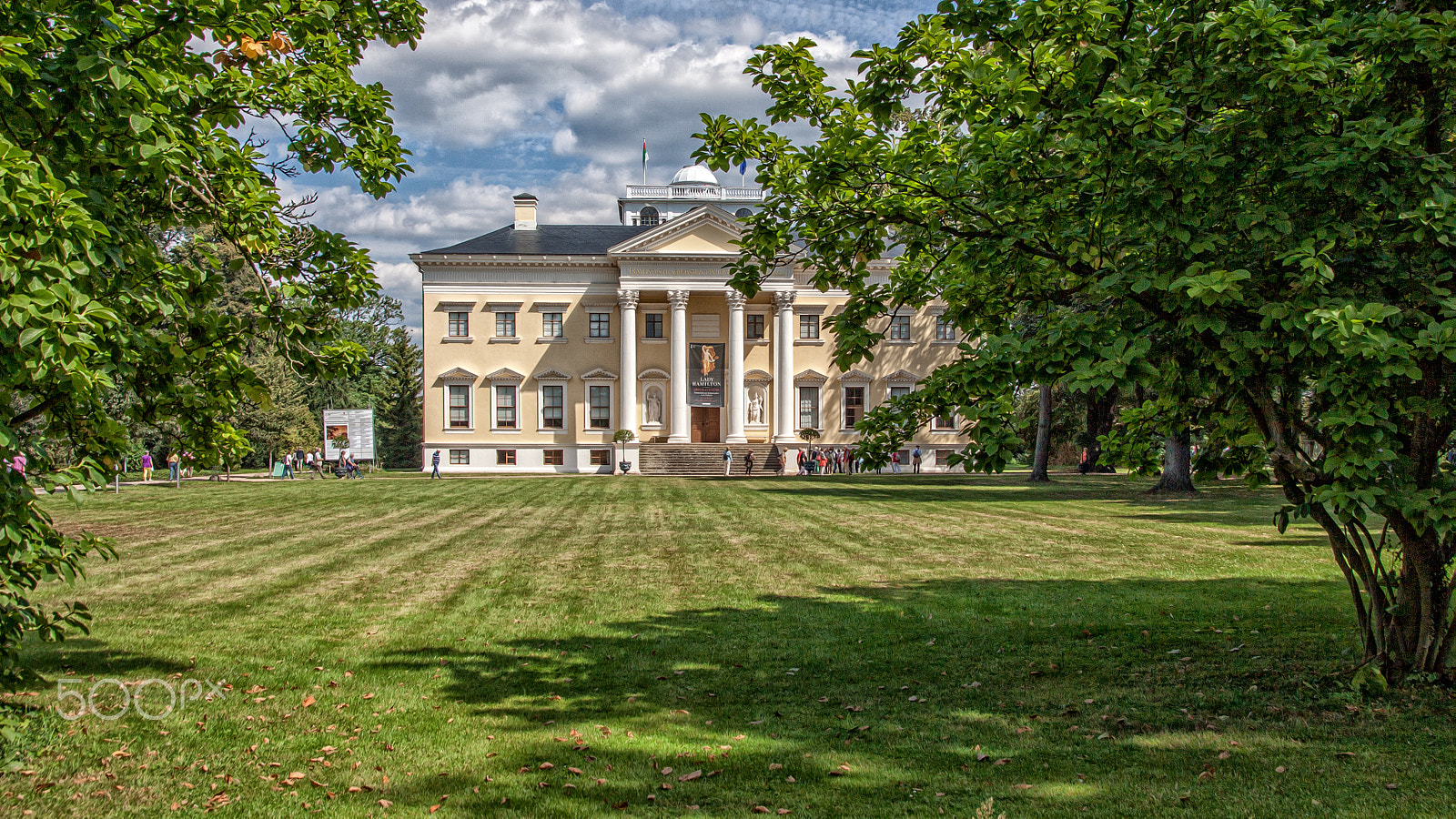 Canon EOS 50D + Sigma 17-70mm F2.8-4 DC Macro OS HSM sample photo. Schloss wörlitz photography