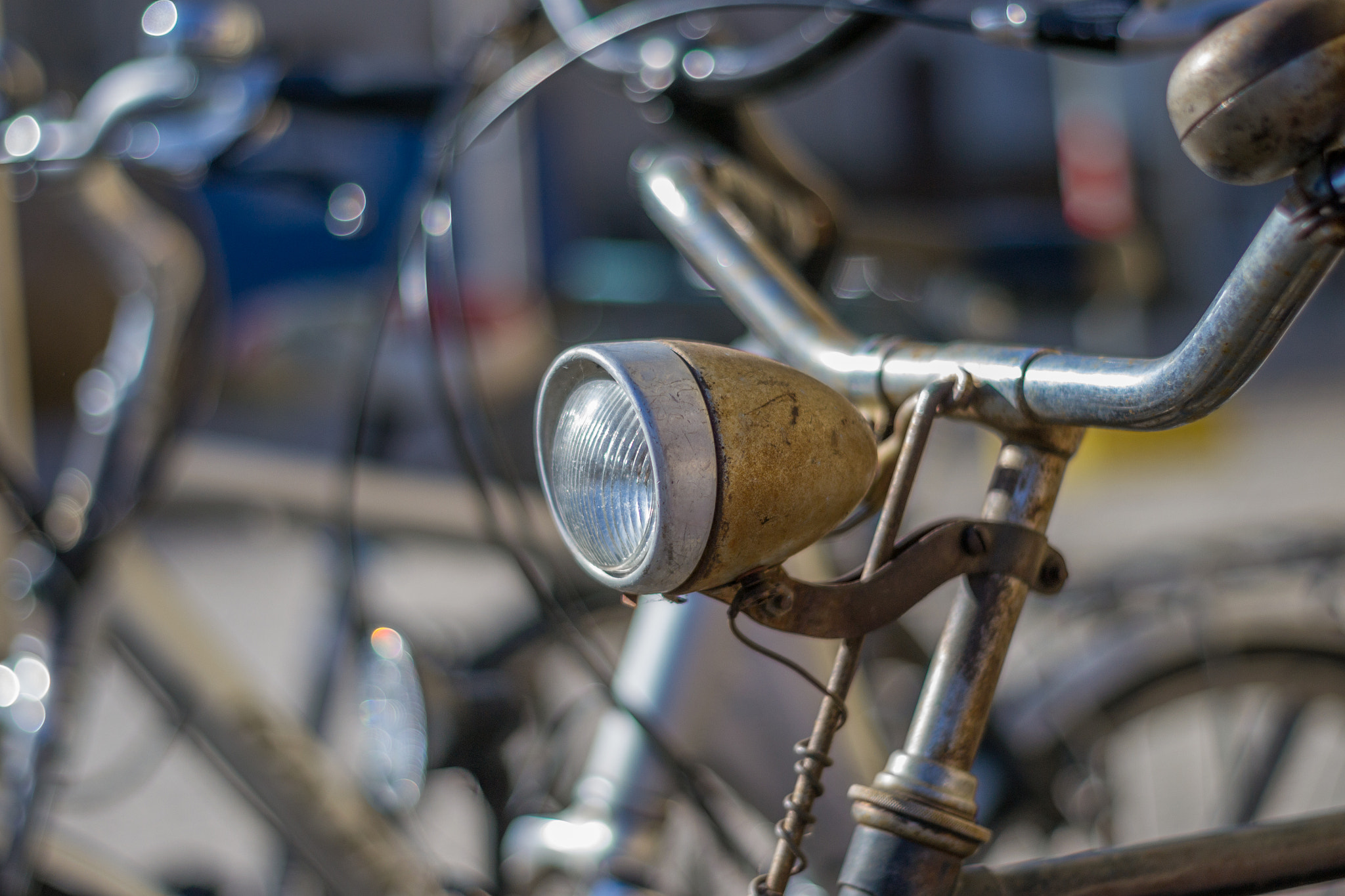Nikon D3100 + AF-S DX VR Zoom-Nikkor 18-55mm f/3.5-5.6G + 2.8x sample photo. Bicycle lamp photography