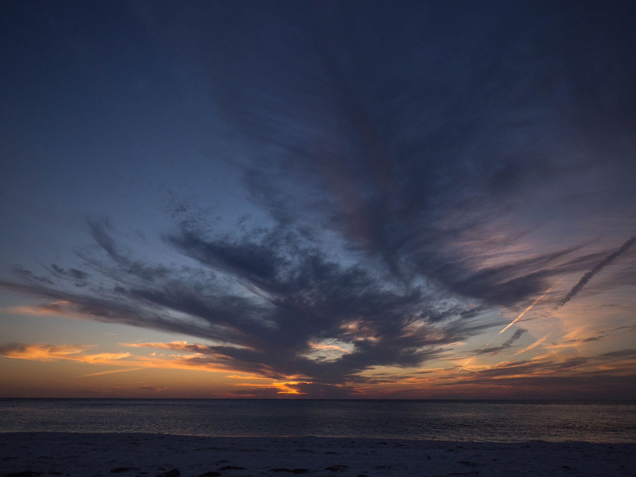 Olympus M.Zuiko Digital ED 7-14mm F2.8 PRO sample photo. Fizzle...... photography
