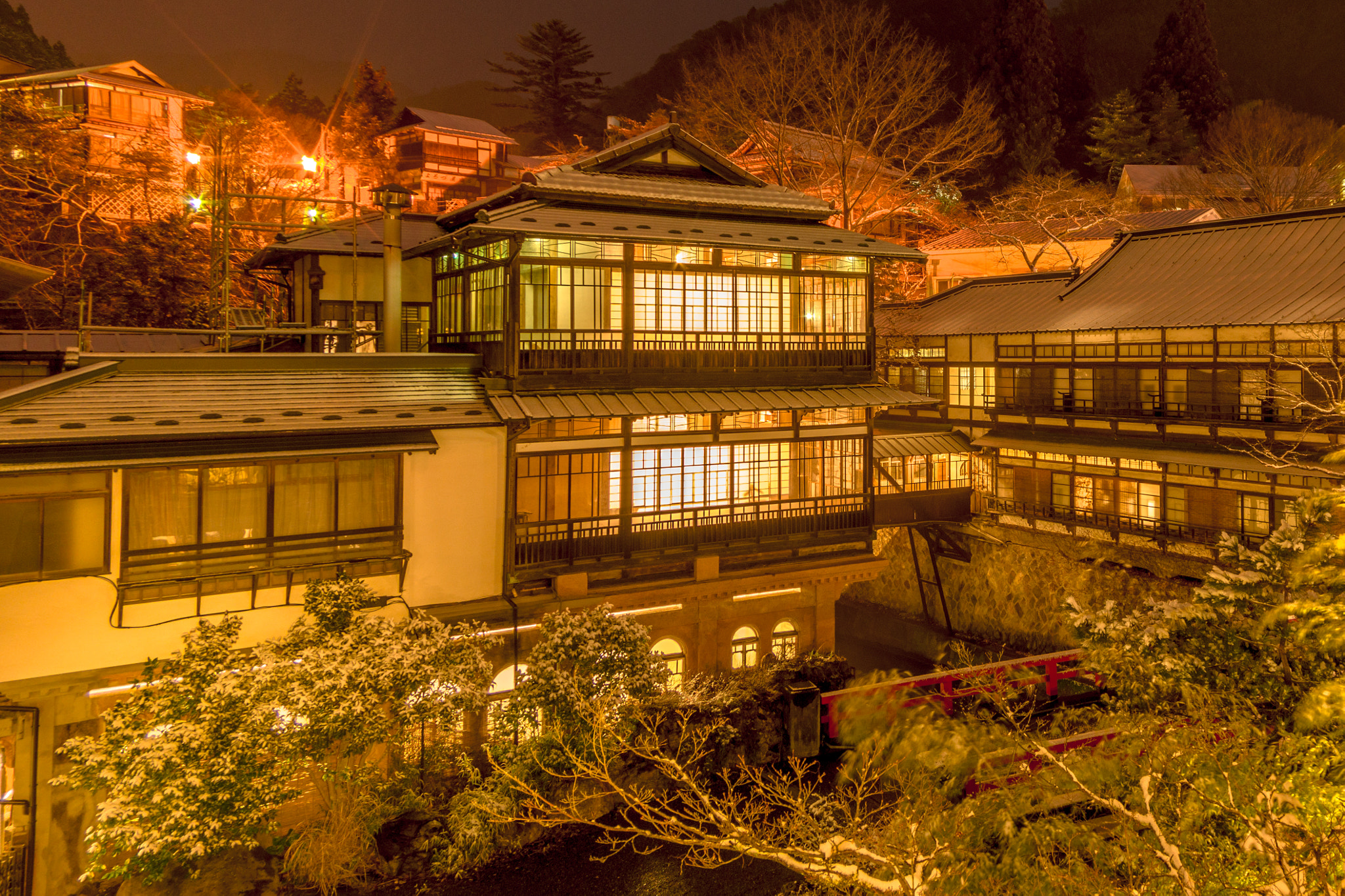 Pentax smc DA 10-17mm F3.5-4.5 ED (IF) Fisheye sample photo. Old ryokan photography