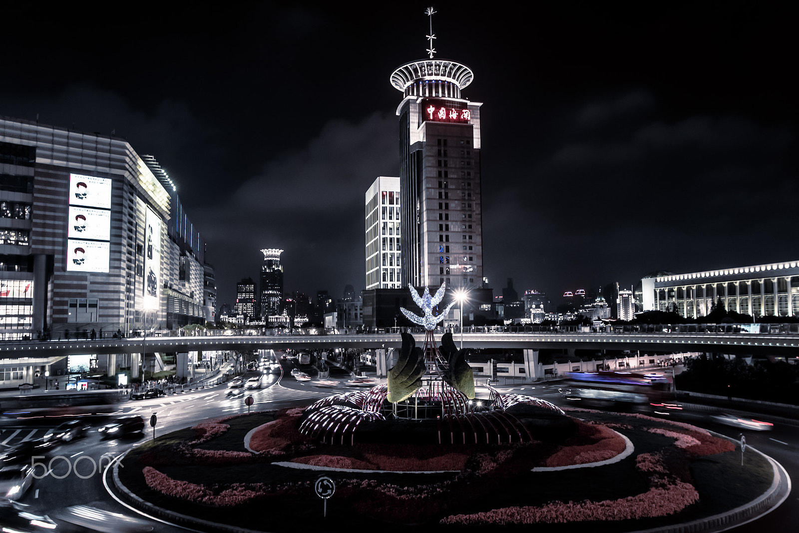 Canon EOS 70D + Canon EF 16-35mm F2.8L II USM sample photo. Shanghai by night photography