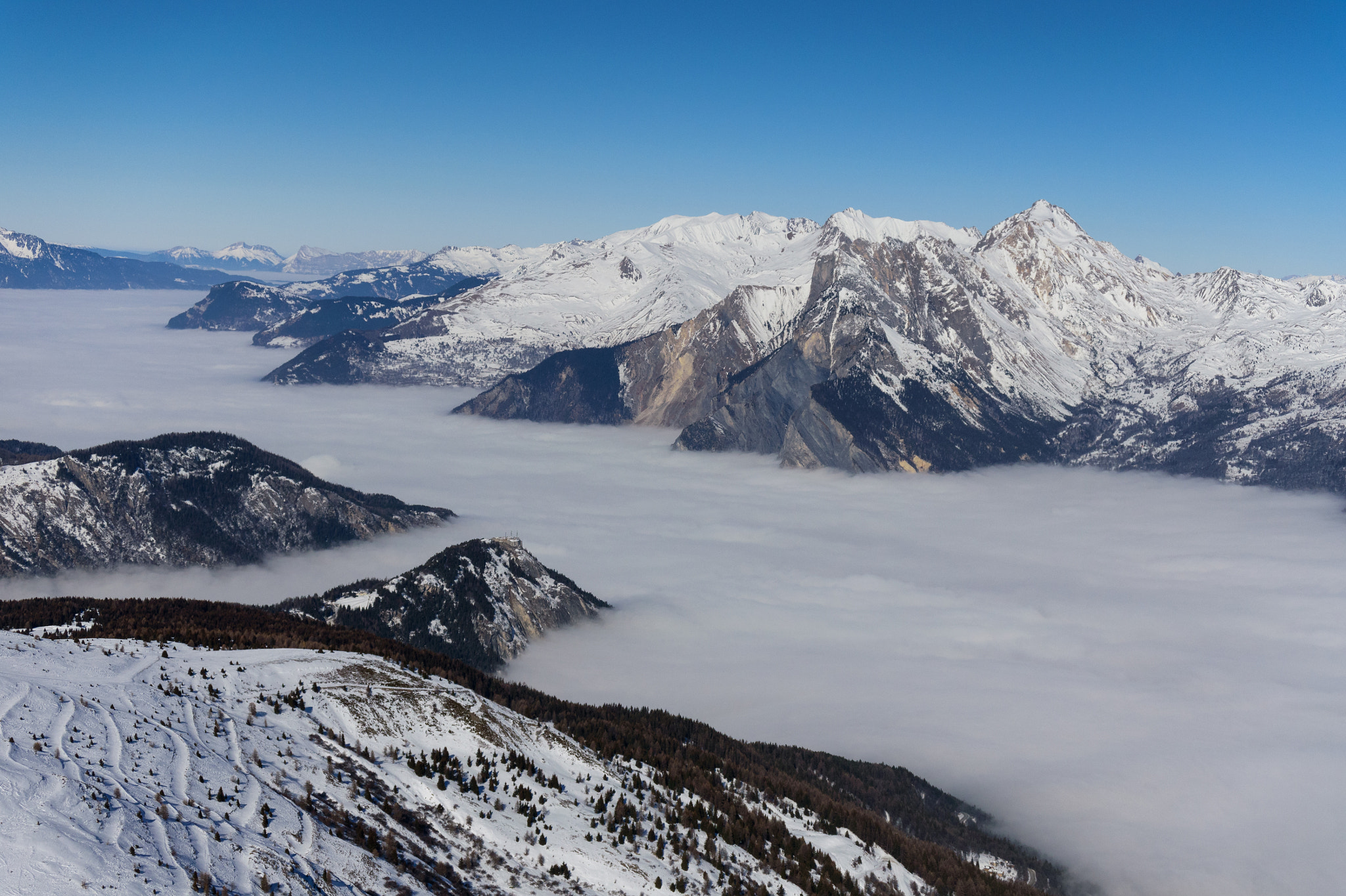 Nikon 1 J5 sample photo. Sea of clouds and maurienne valley photography