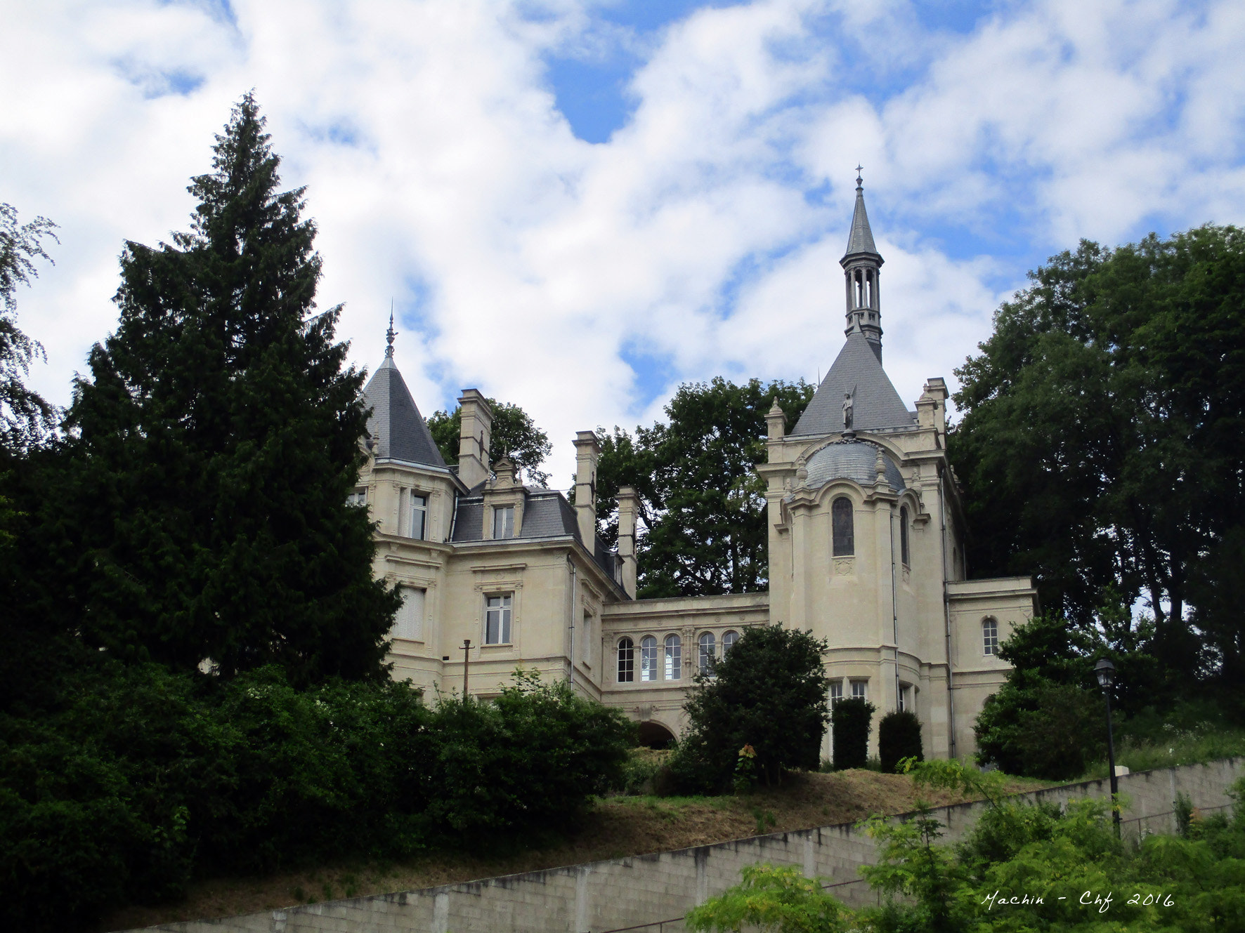 Canon PowerShot ELPH 160 (IXUS 160 / IXY 150) sample photo. Pierrefonds, francia / france photography