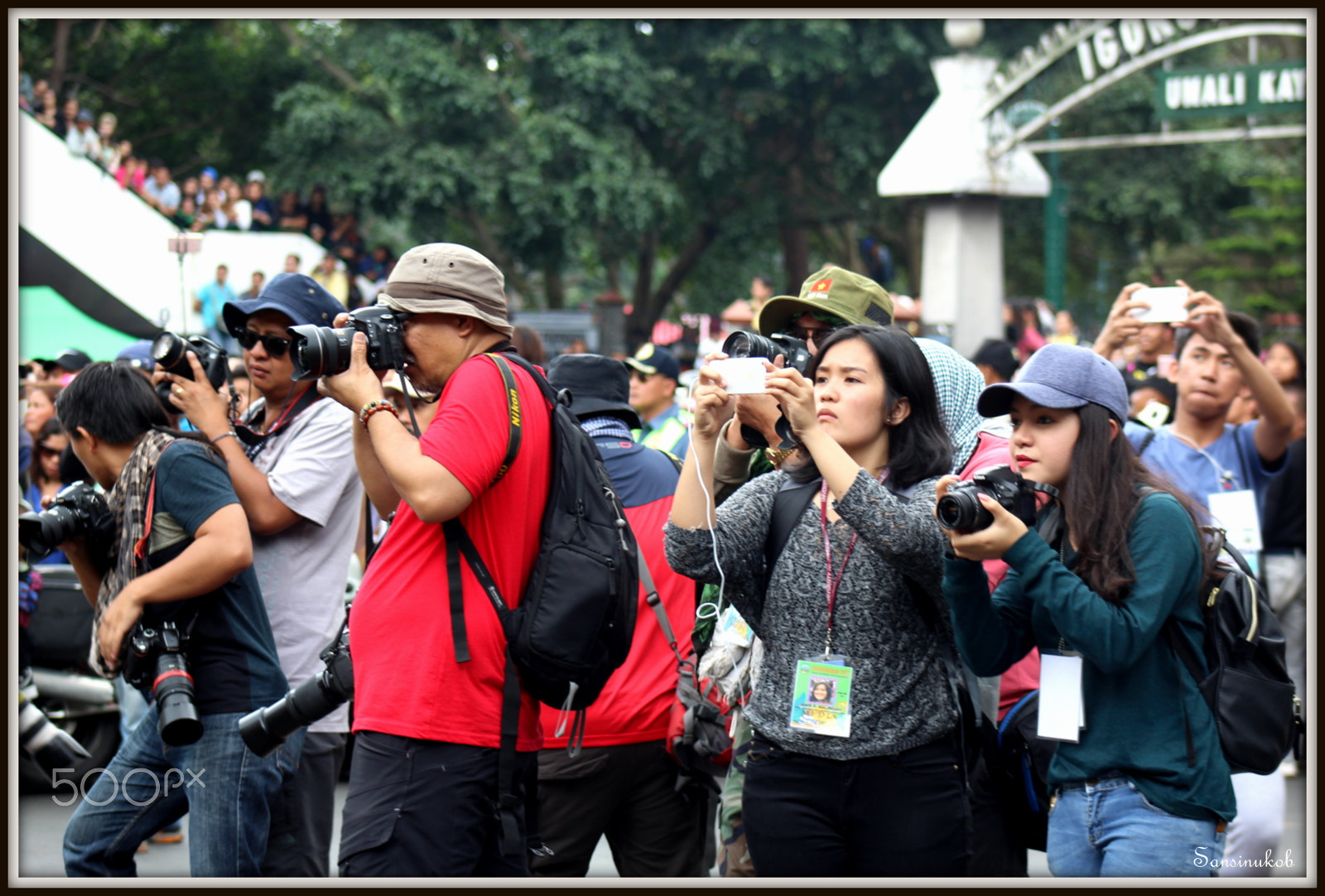 Canon EOS 1200D (EOS Rebel T5 / EOS Kiss X70 / EOS Hi) + EF75-300mm f/4-5.6 sample photo. Panagbenga 2017 photography