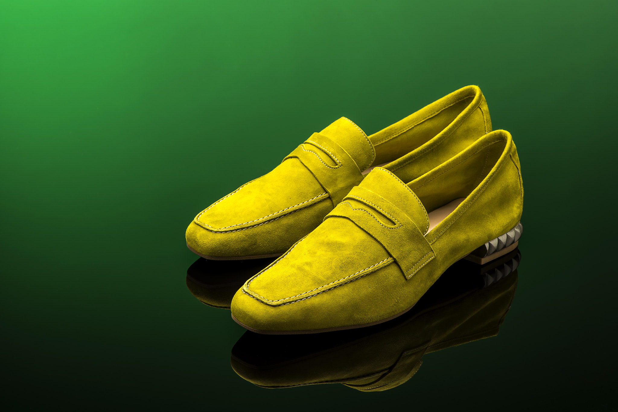 Nikon AF-S Micro-Nikkor 105mm F2.8G IF-ED VR sample photo. Yellow shoes on green. photography