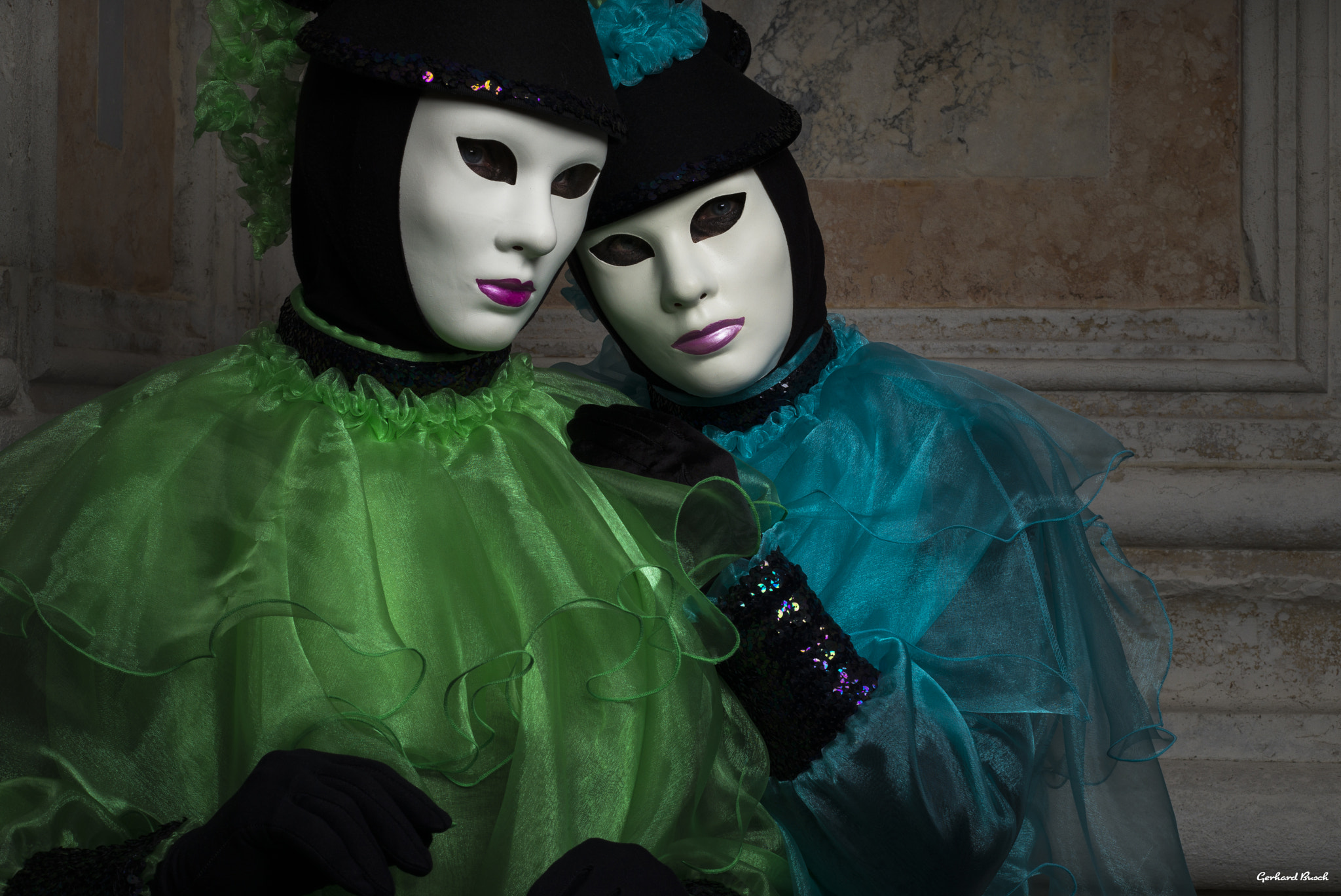 Summicron-M 1:2/50 sample photo. Masks ... photography