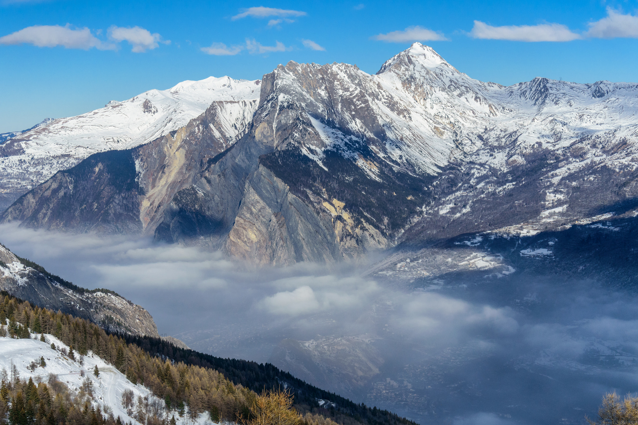 Nikon 1 J5 sample photo. Maurienne valley in the mist near saint michel de maurienne photography