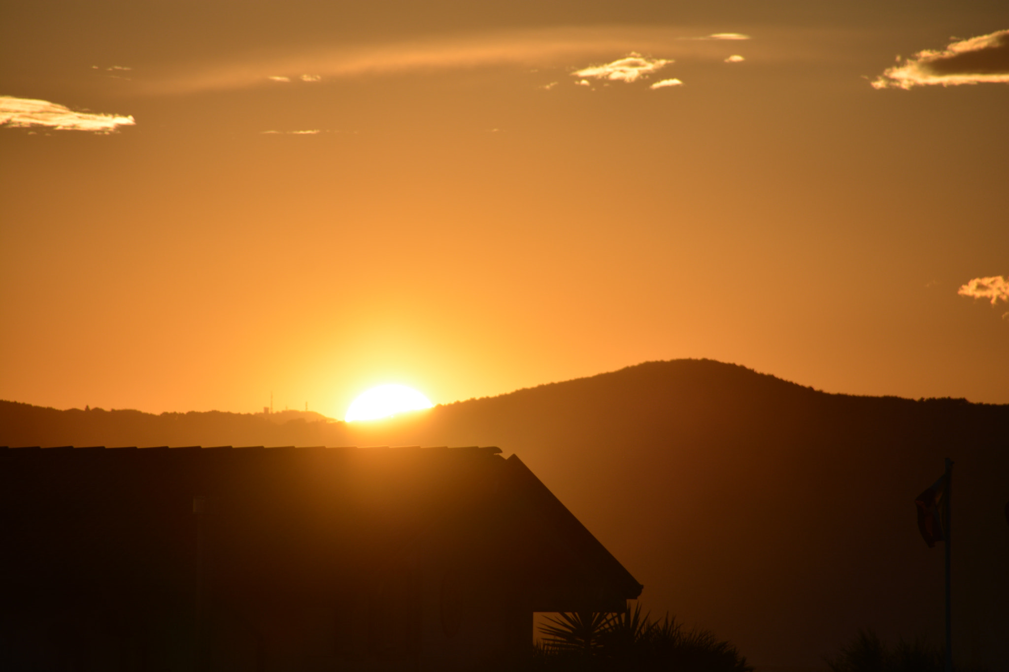 Sigma 18-250mm F3.5-6.3 DC Macro OS HSM sample photo. Sunset behind the mountains photography
