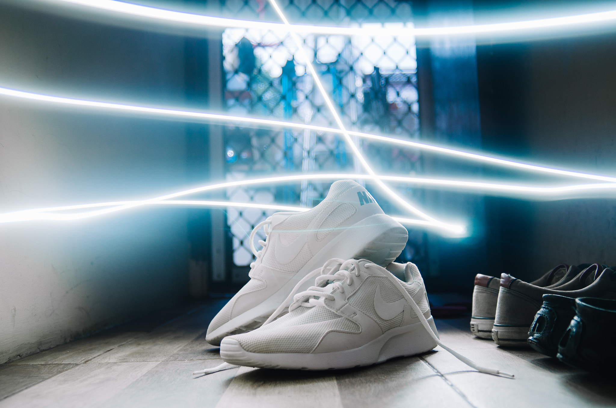 AF Zoom-Nikkor 28-80mm f/3.3-5.6G sample photo. Glowing kicks photography