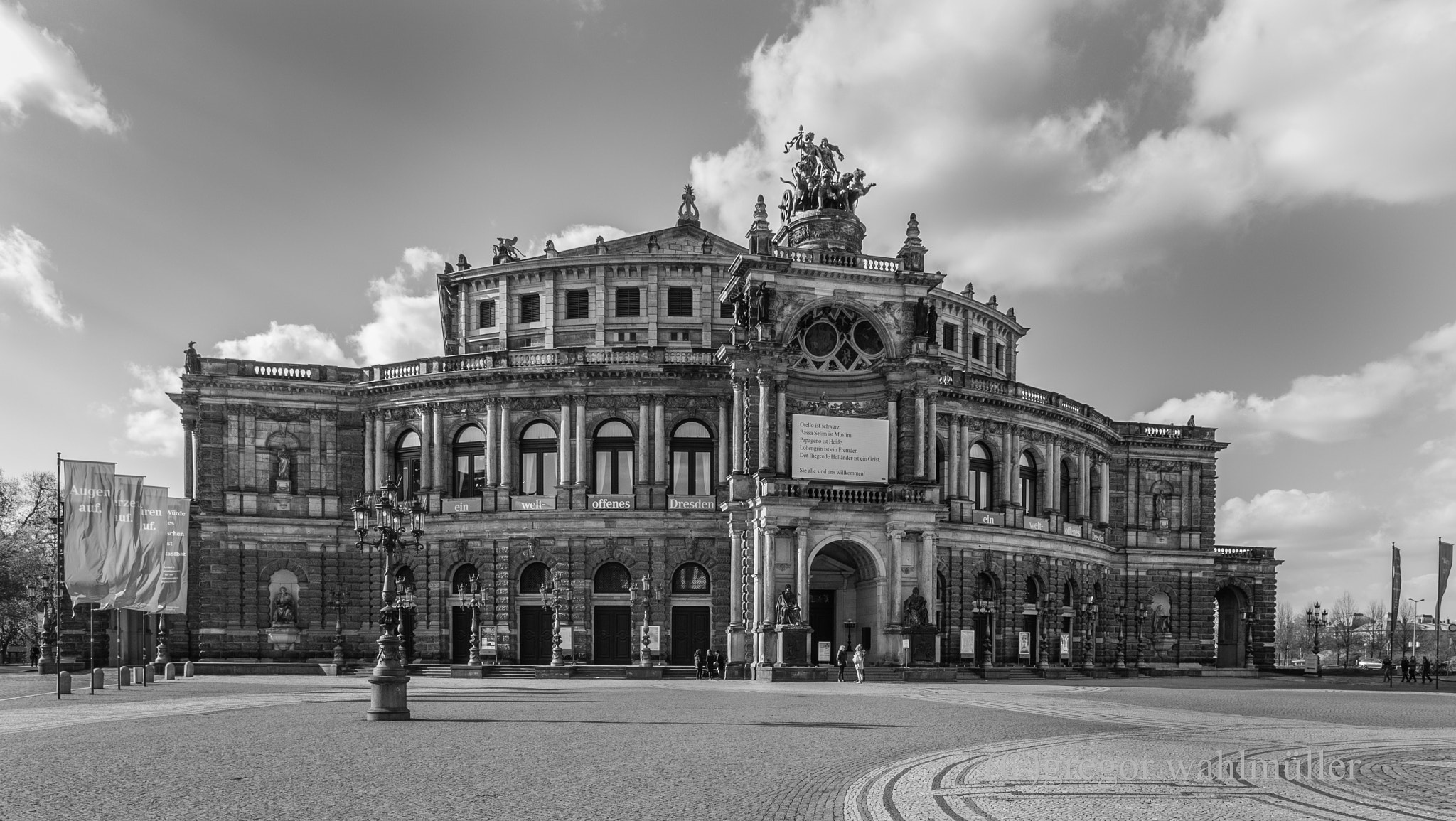 Olympus M.Zuiko Digital ED 7-14mm F2.8 PRO sample photo. Semperoper in dresden, deutschland photography