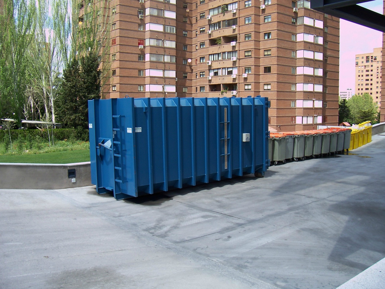 Kodak CX7525 ZOOM DIGITAL CAMERA sample photo. Blue_dumpster_for_rent photography