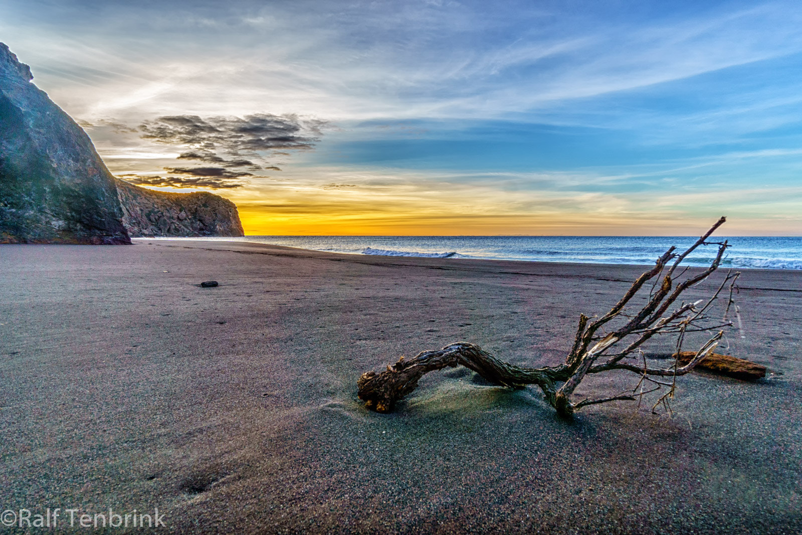 Sony a6000 + Sony E 10-18mm F4 OSS sample photo. Driftwood photography