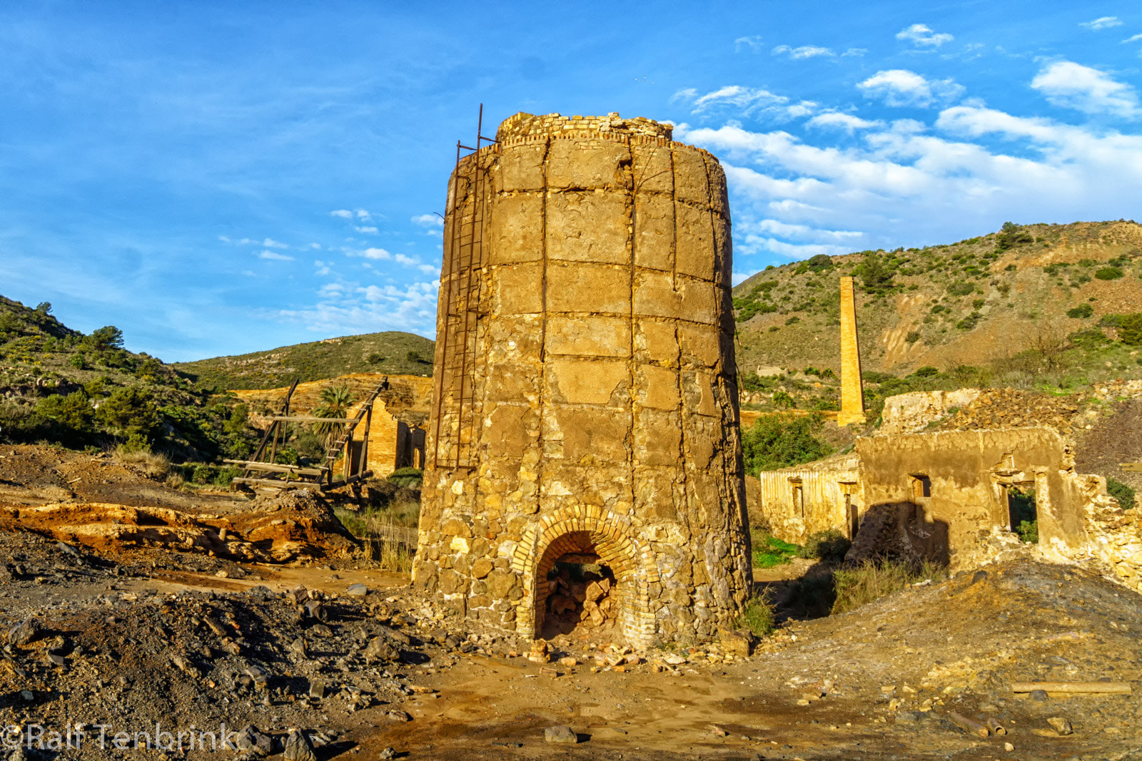 Sony a6000 + Sony E 10-18mm F4 OSS sample photo. Abandoned iron mine photography