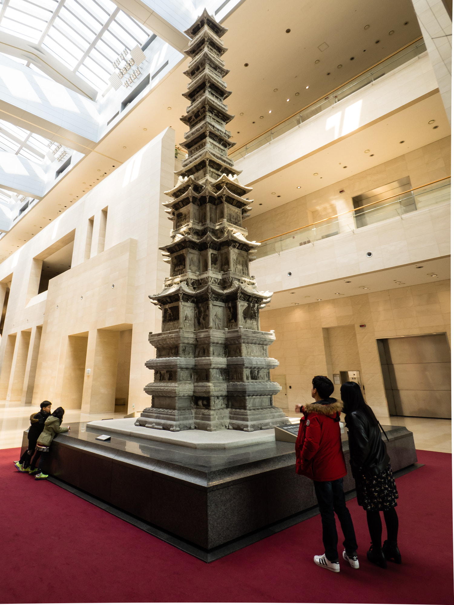 Olympus OM-D E-M1 + OLYMPUS M.9-18mm F4.0-5.6 sample photo. Stone tower in museum photography