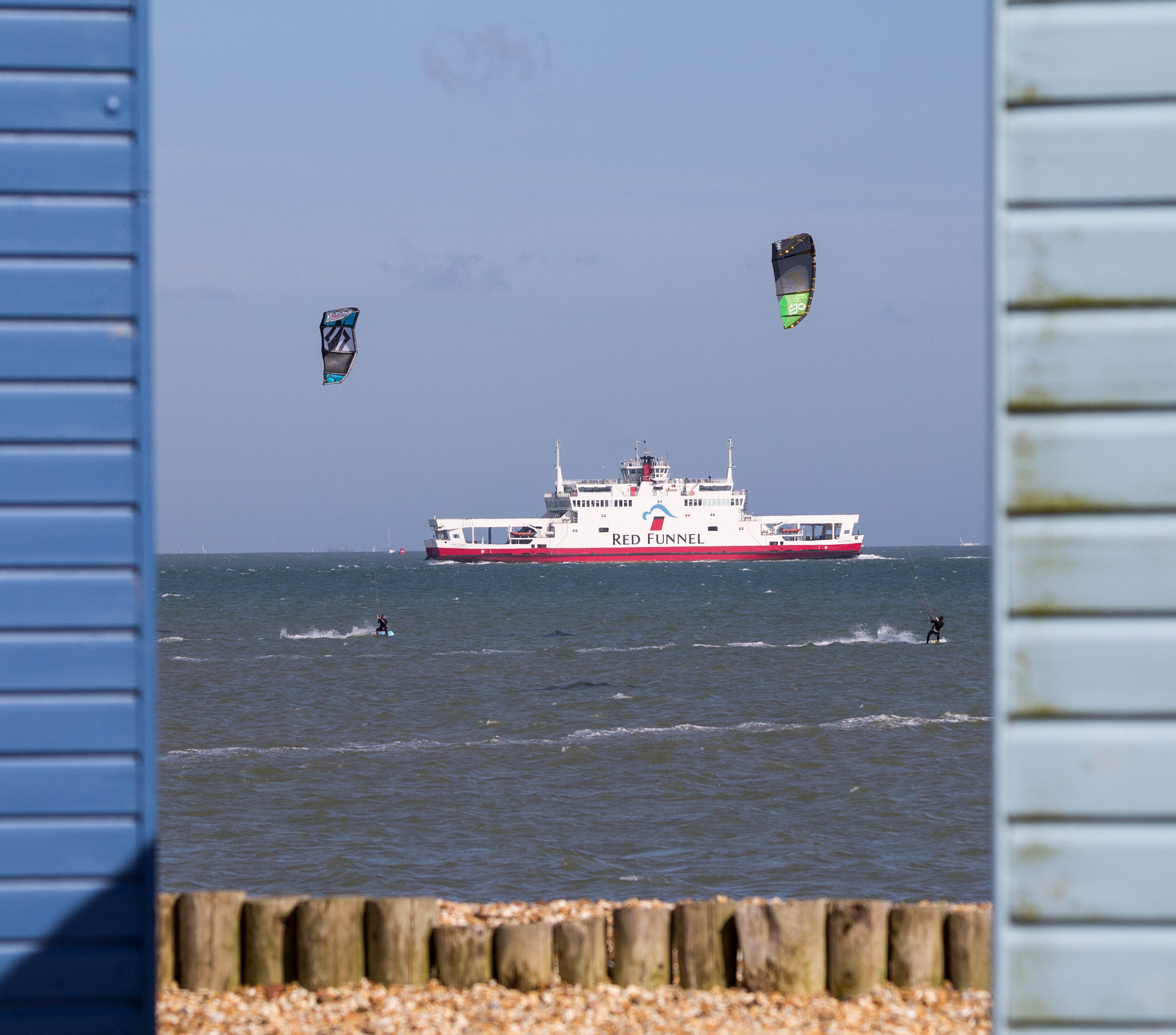 Canon EF 70-300mm F4-5.6 IS USM sample photo. Isle of wight ferry and kite surfers photography