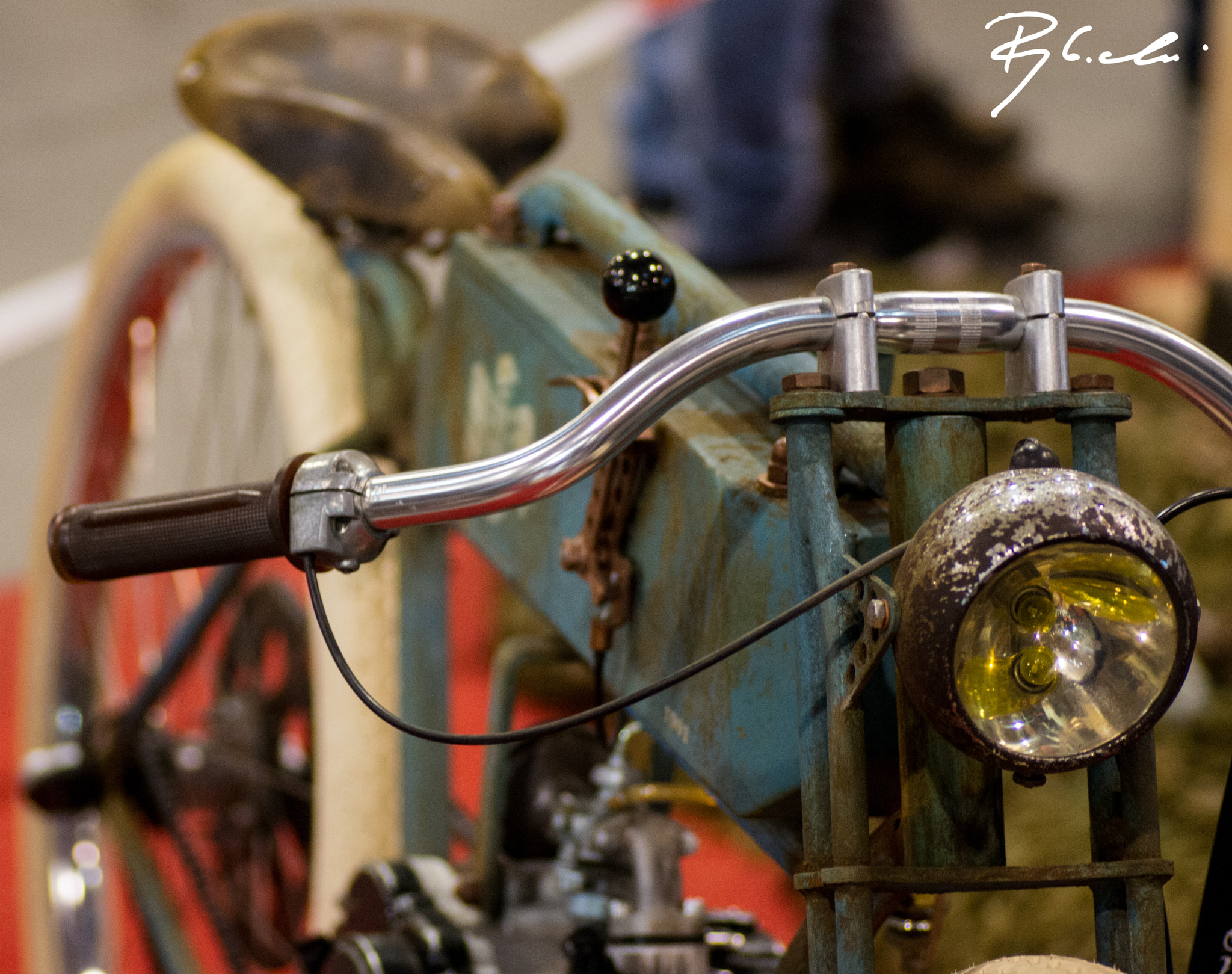 Sony Alpha DSLR-A550 + Tamron SP AF 90mm F2.8 Di Macro sample photo. Old bike photography