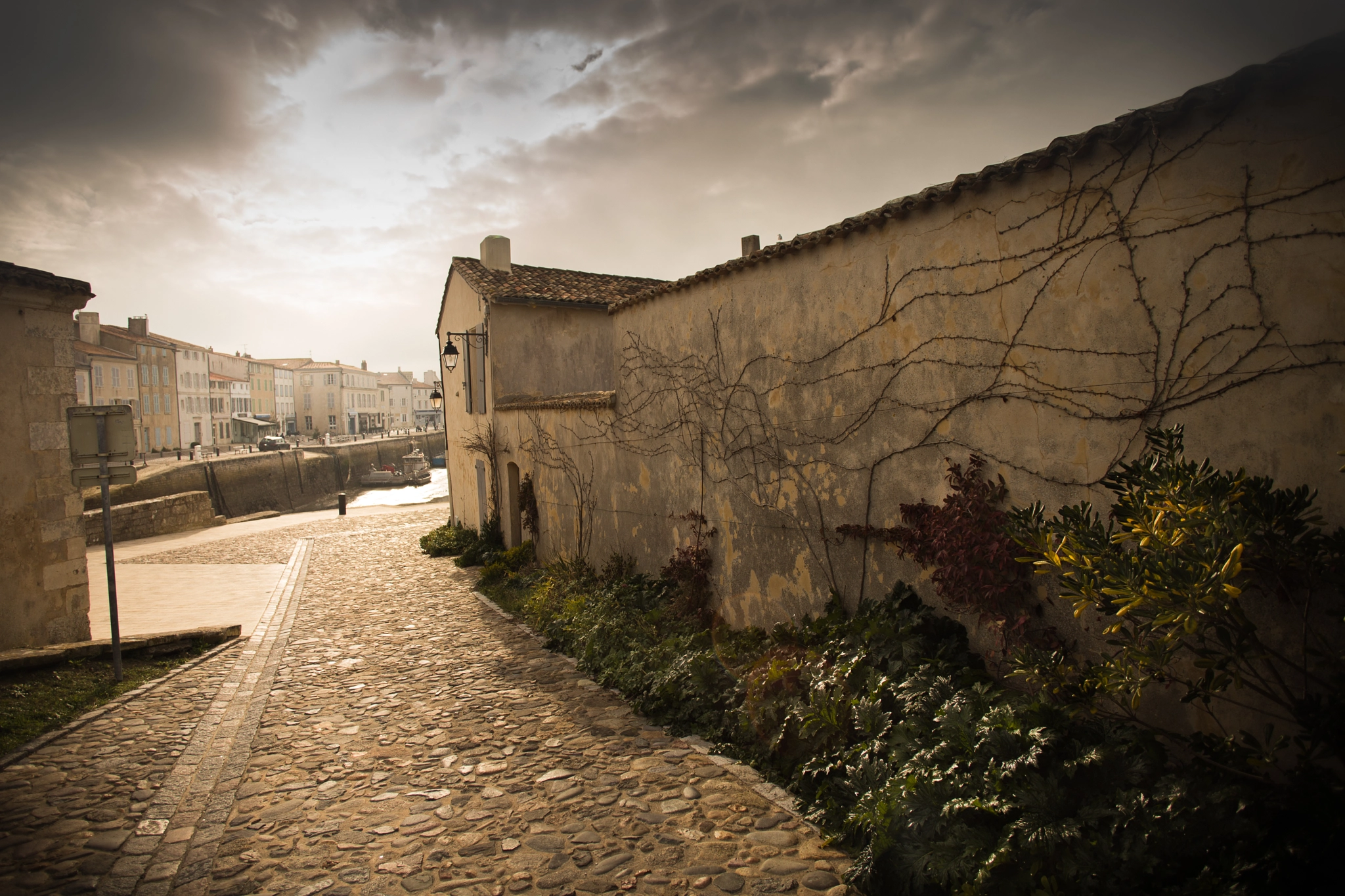 Canon EOS 6D + Canon EF 20mm F2.8 USM sample photo. Old harbor photography