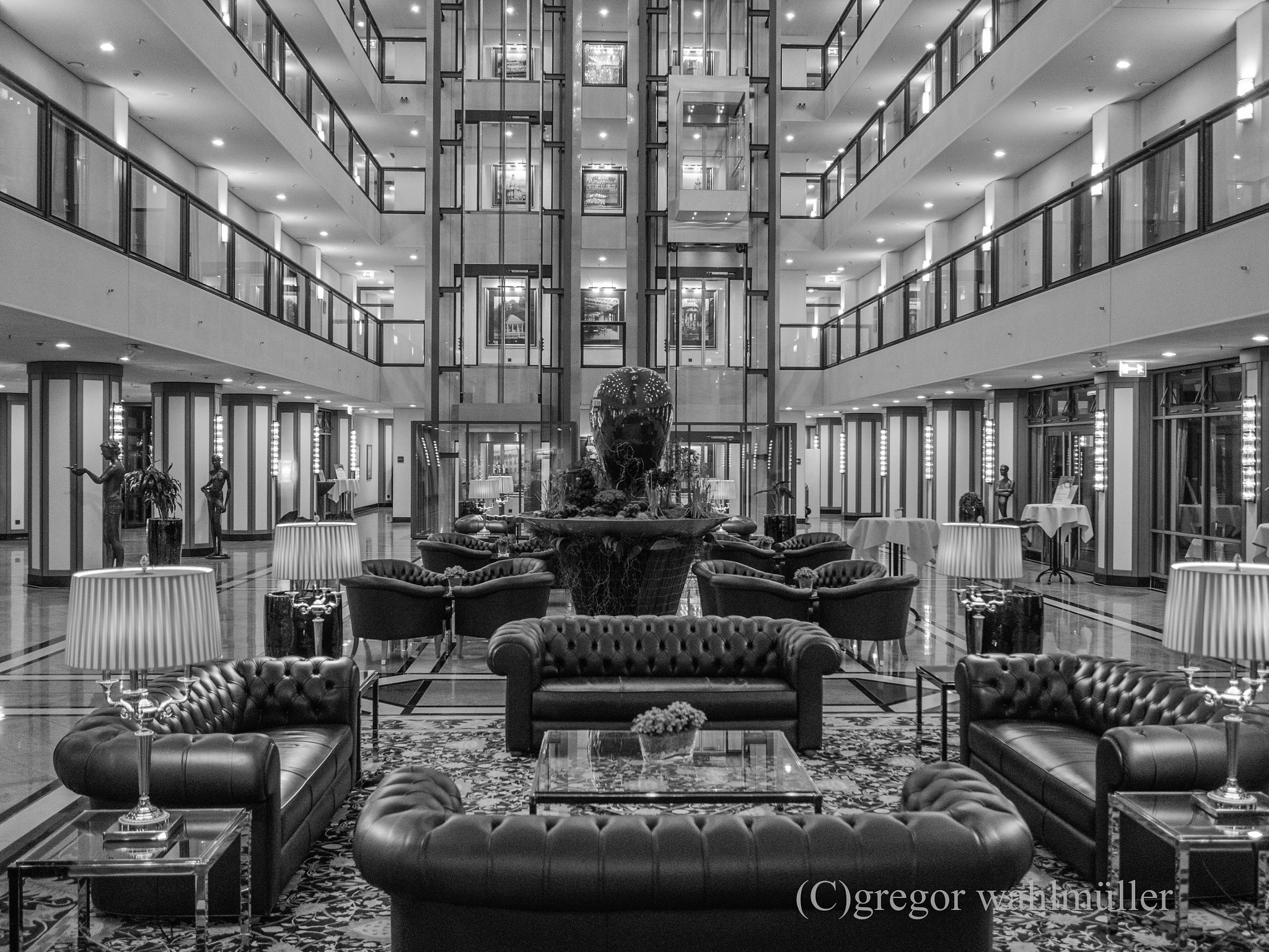 Olympus OM-D E-M1 + Olympus M.Zuiko Digital 17mm F1.8 sample photo. Hotelloppy maritim in dresden direkt am elbufer photography