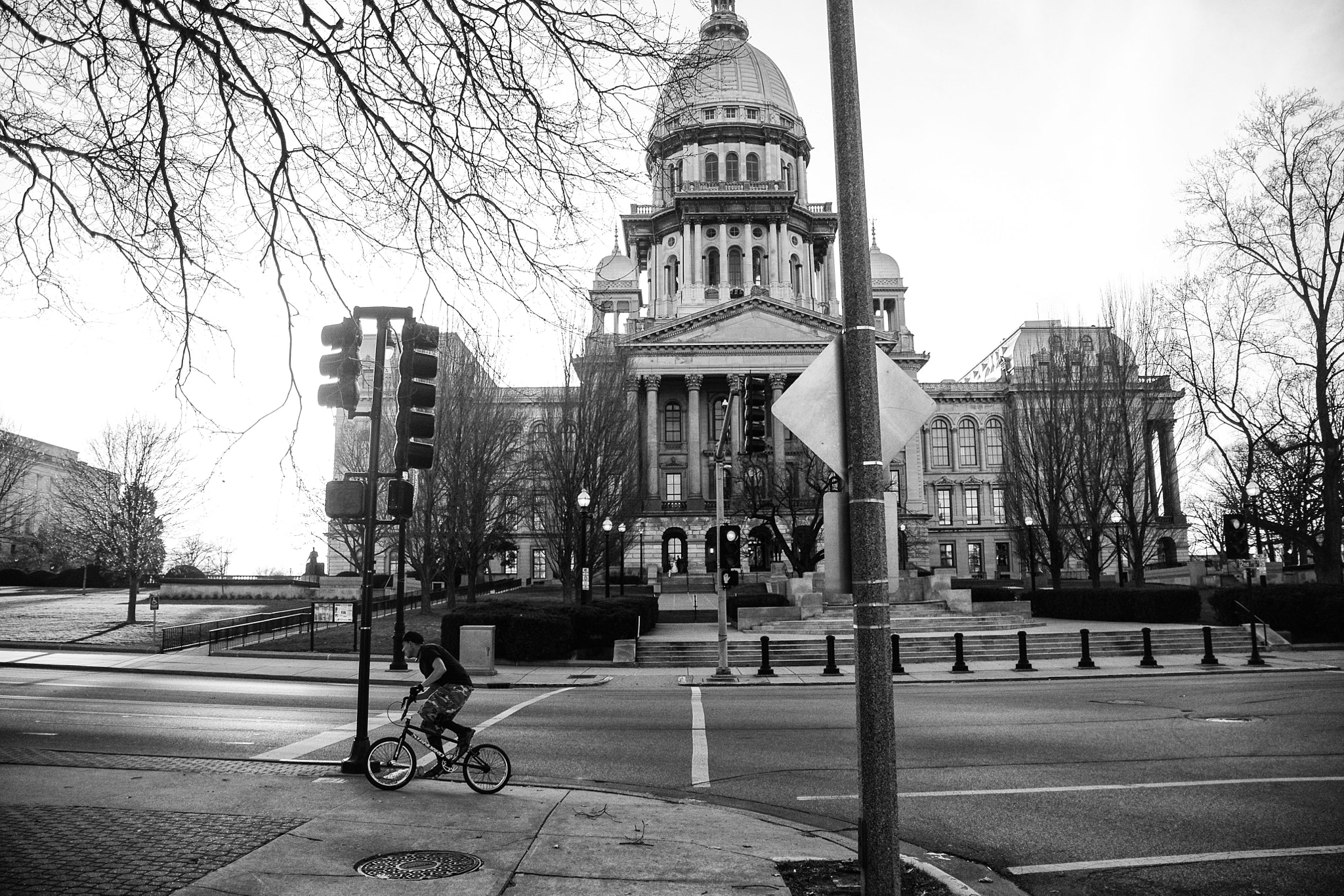 Nikon D600 + AF-S Zoom-Nikkor 24-85mm f/3.5-4.5G IF-ED sample photo. The lonely state house photography