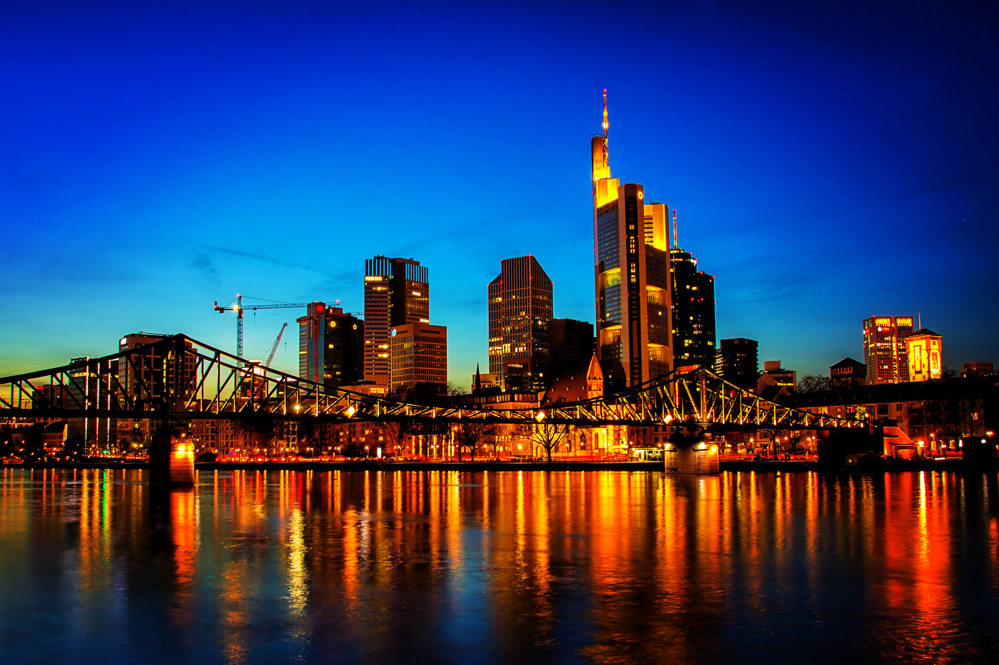Sigma 18-250mm F3.5-6.3 DC OS HSM sample photo. Frankfurt skyline bei nacht photography