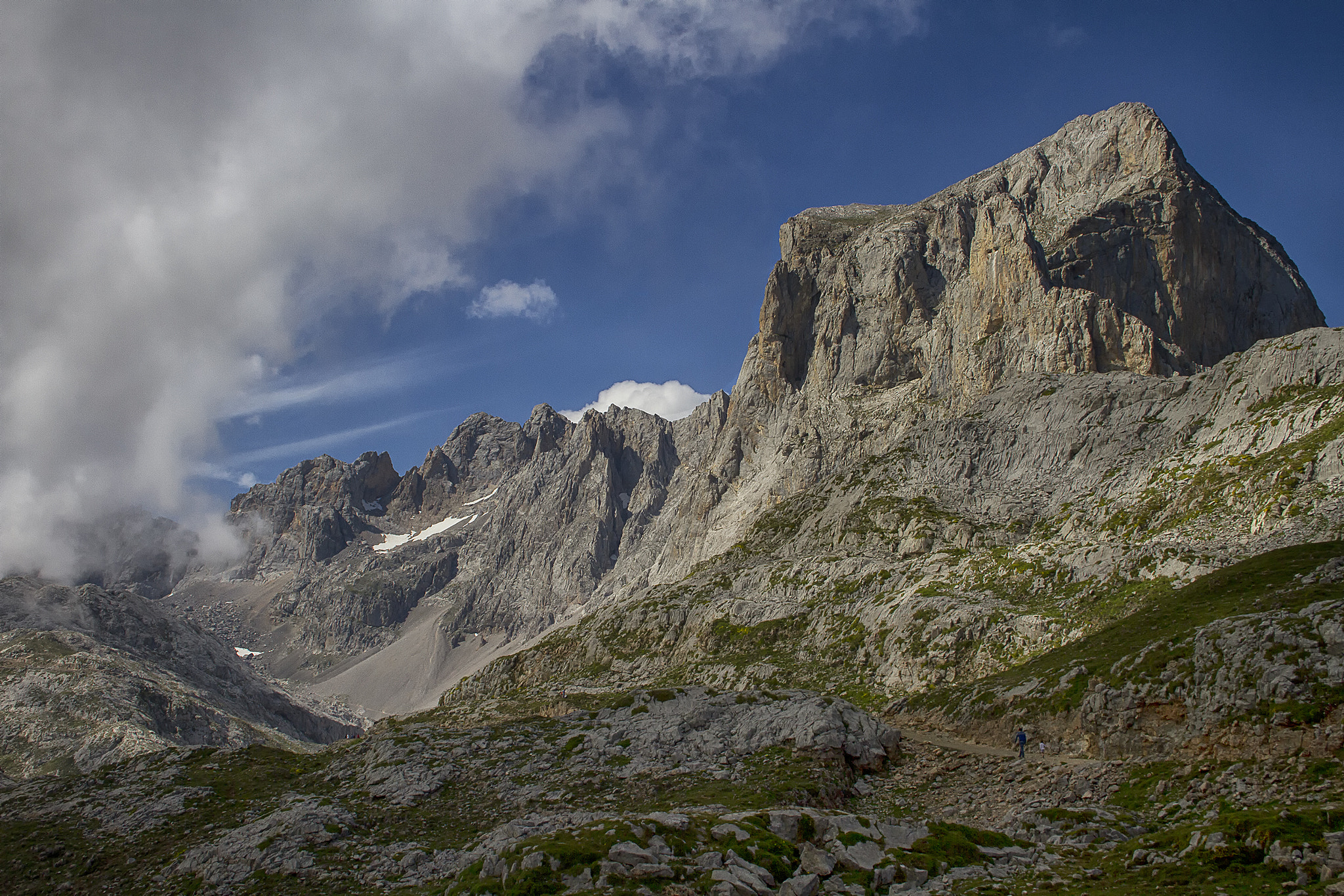 Canon EF-S 18-55mm F3.5-5.6 II sample photo. Picosdeeuropa photography