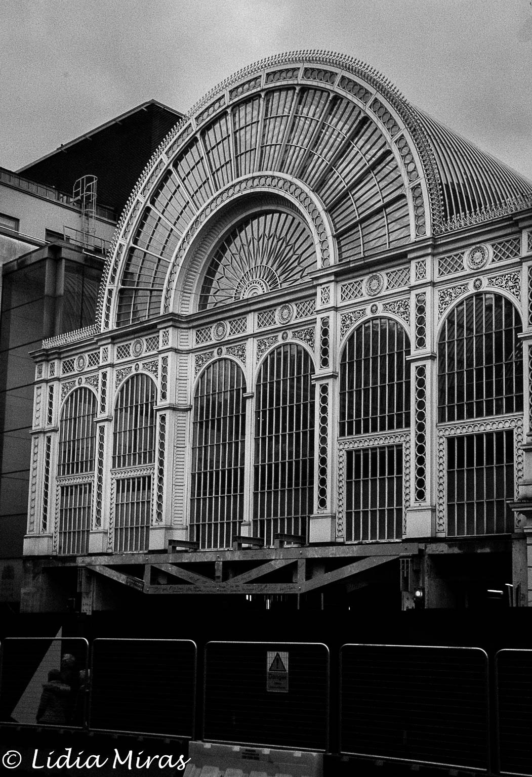 Sigma 18-200mm f/3.5-6.3 DC OS sample photo. Opera house b n photography