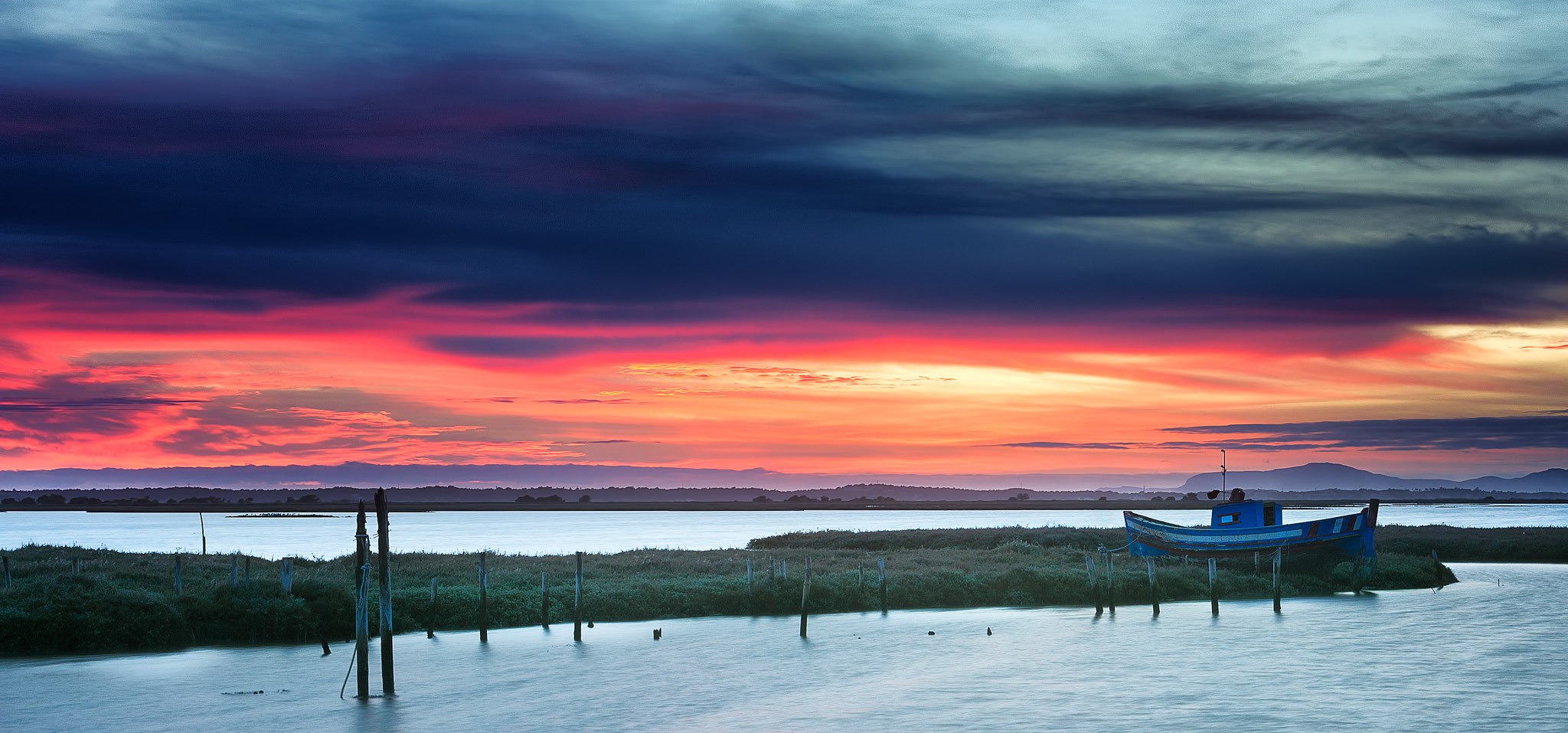 Canon EOS 60D + Canon EF 17-40mm F4L USM sample photo. Stranded photography