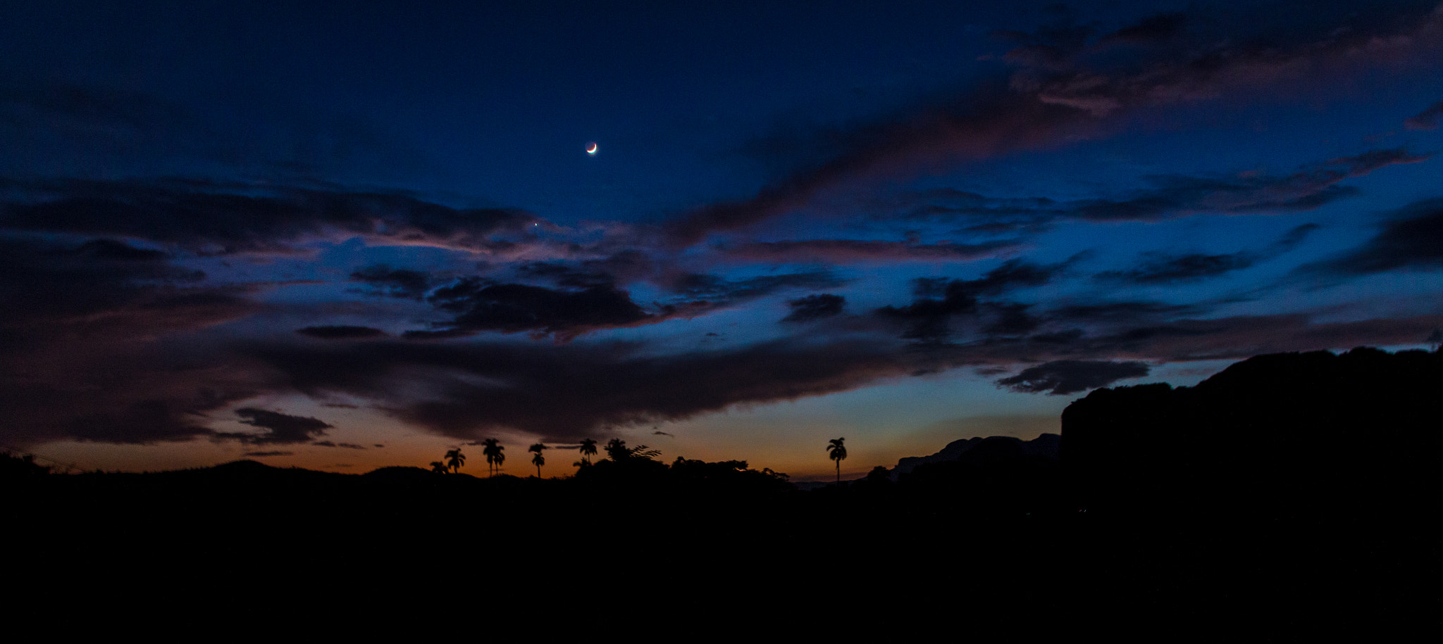 Canon EOS 700D (EOS Rebel T5i / EOS Kiss X7i) + Canon EF 75-300mm F4.0-5.6 IS USM sample photo. Sunset in cuba photography