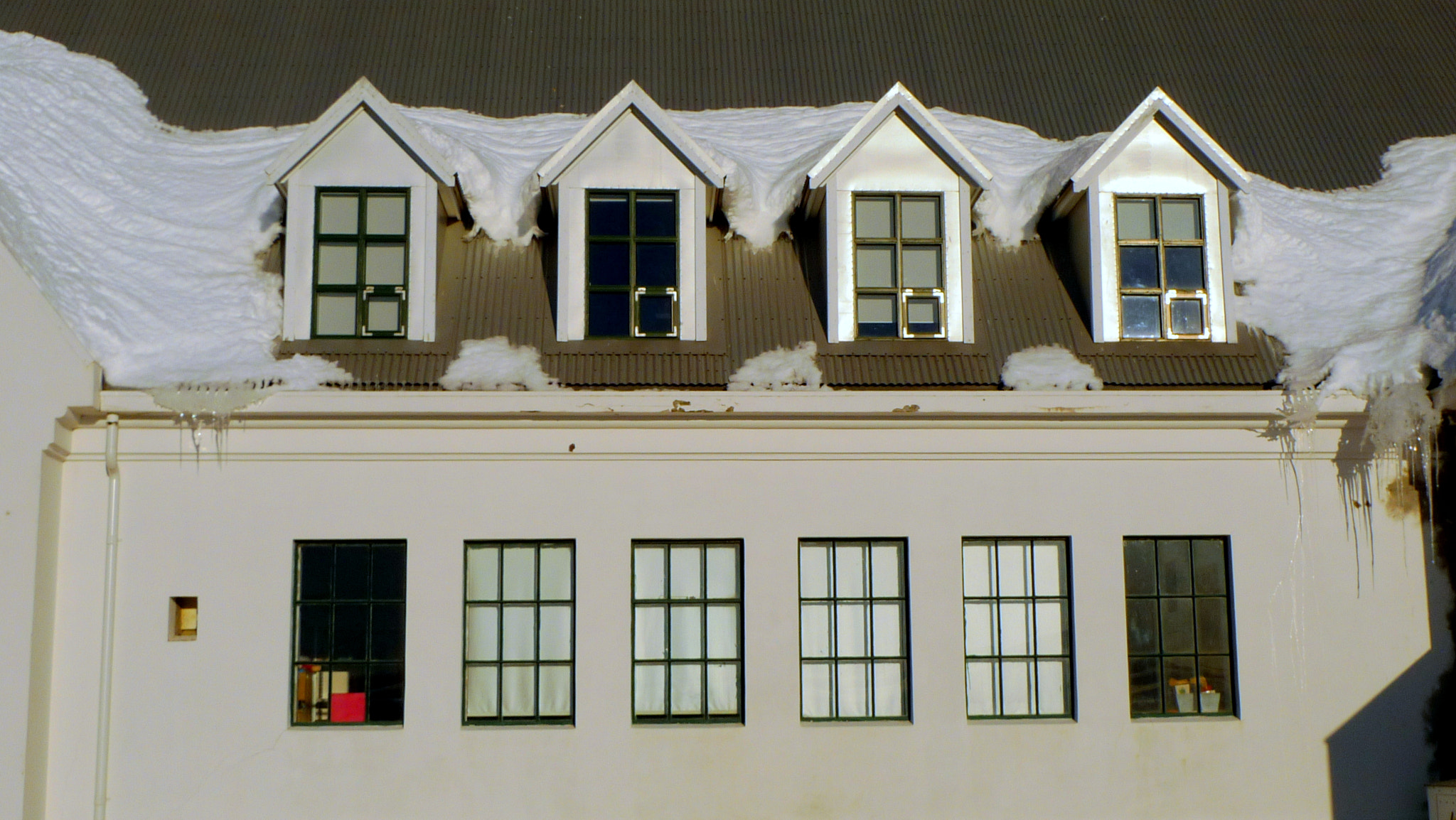 Leica D-LUX 4 sample photo. Winter in reykjavik 9 photography